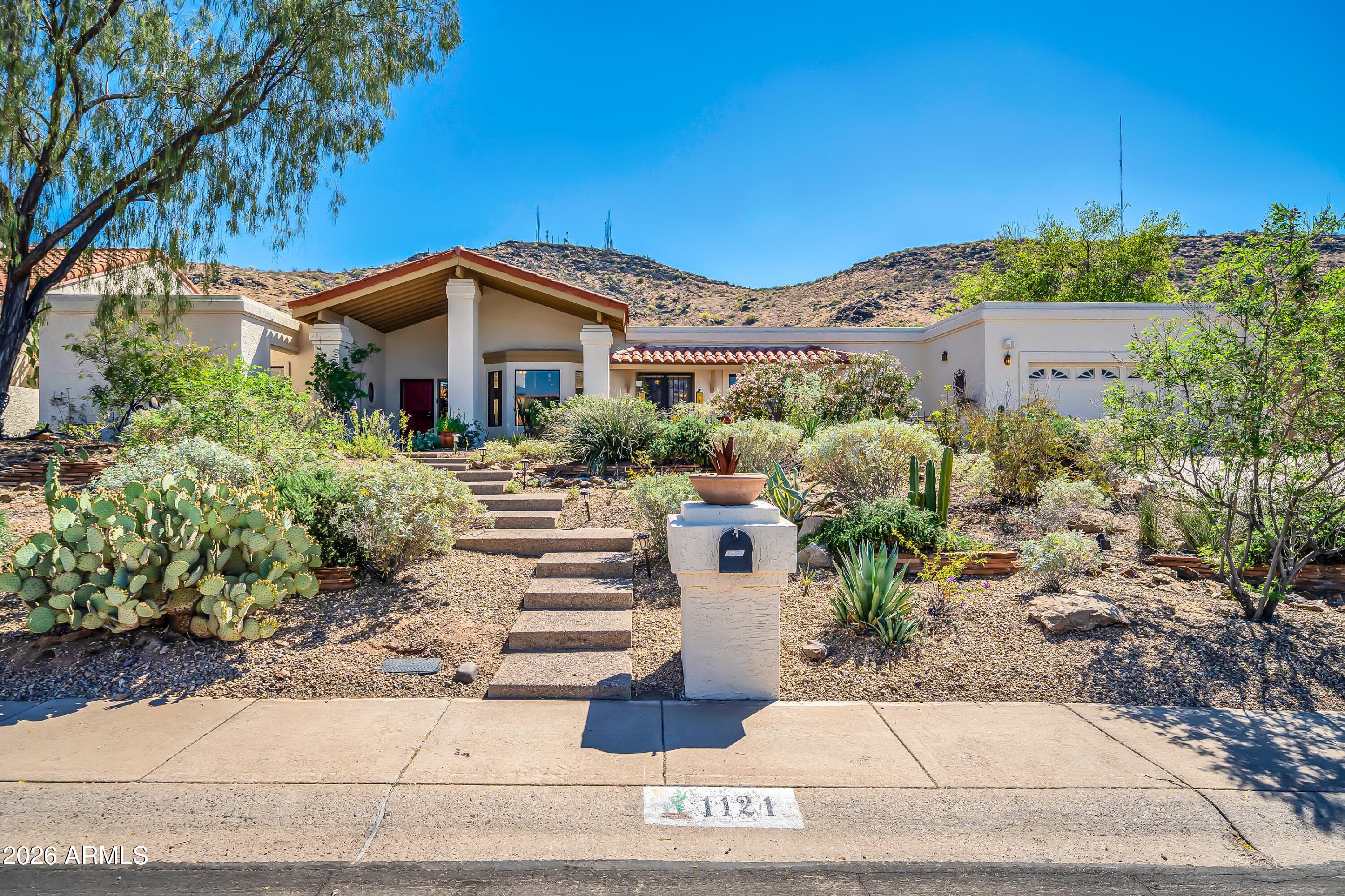 1121 W Aster Dr — photo 2