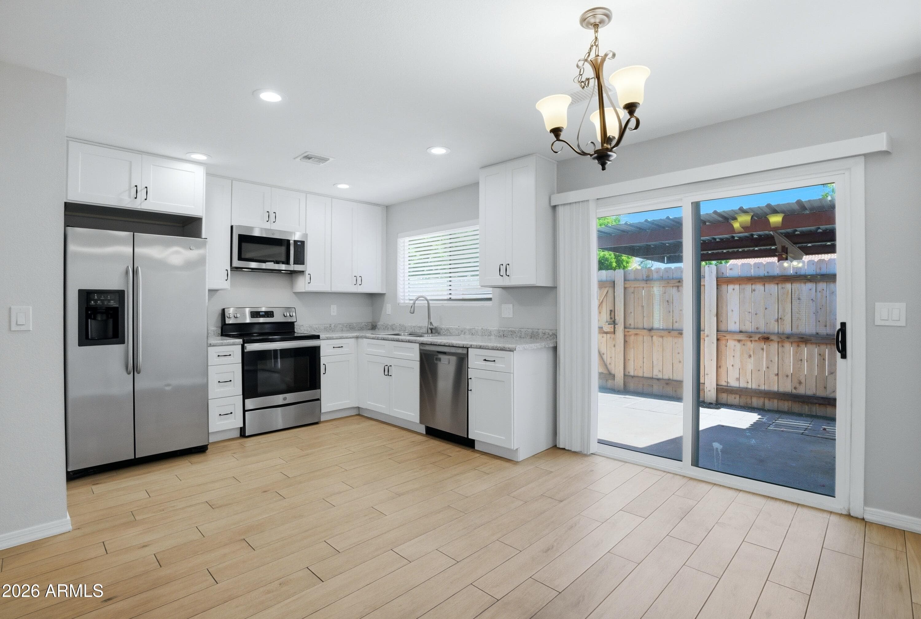 2844 E Waltann Ln 4 — photo 1
