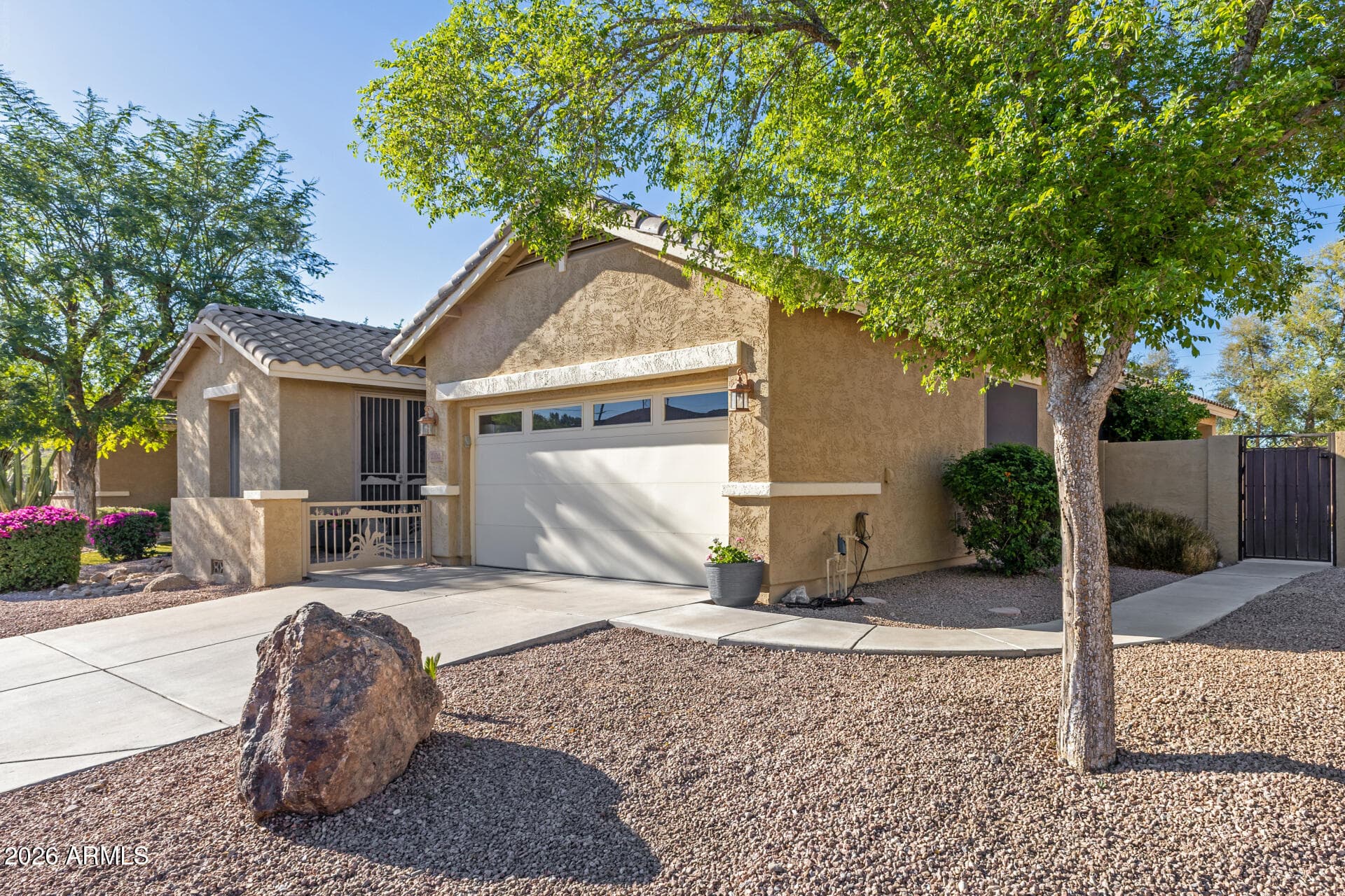 2102 E Yellowstone Pl — photo 2