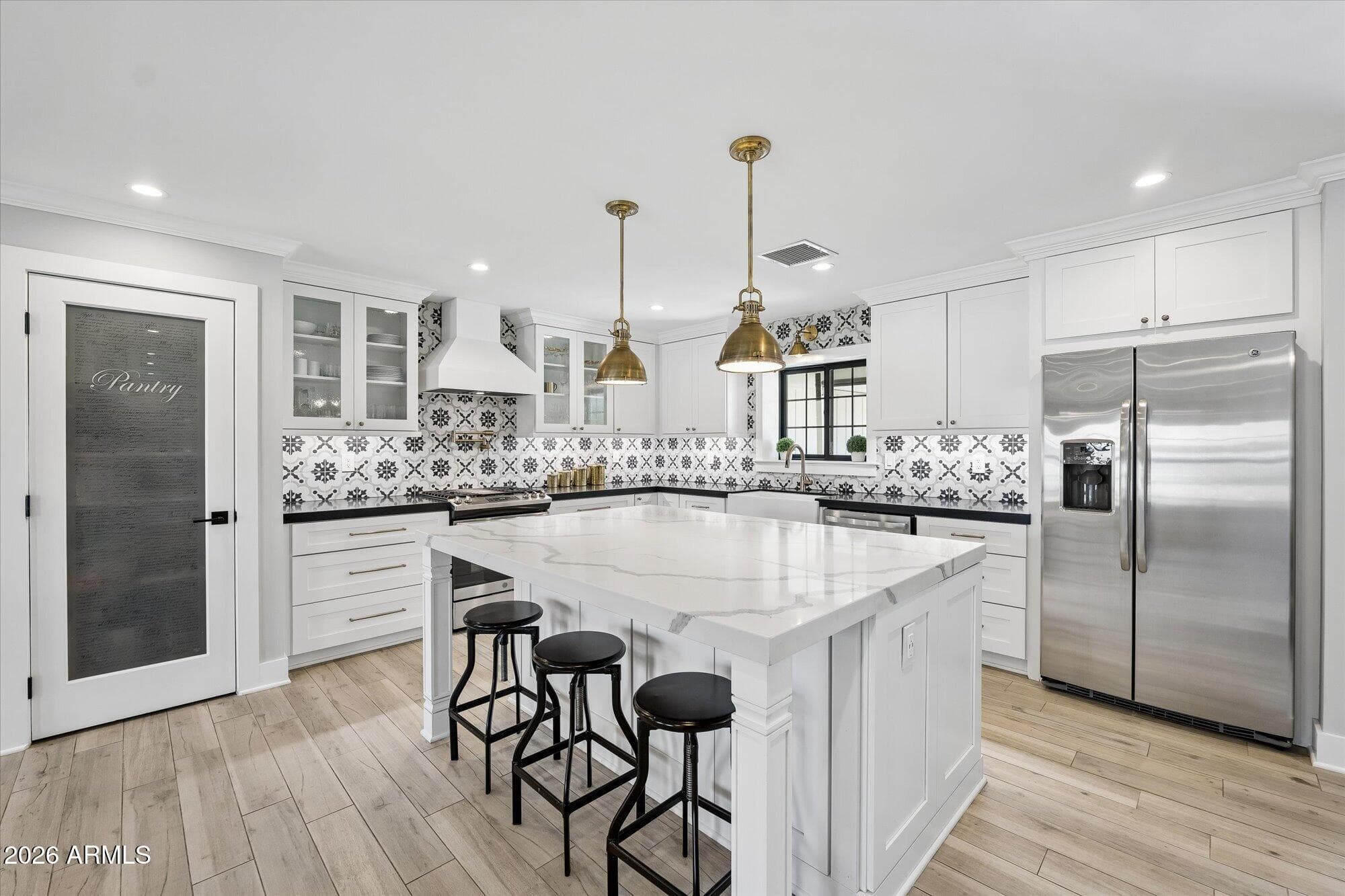 4627 E Wilshire Dr — photo 1