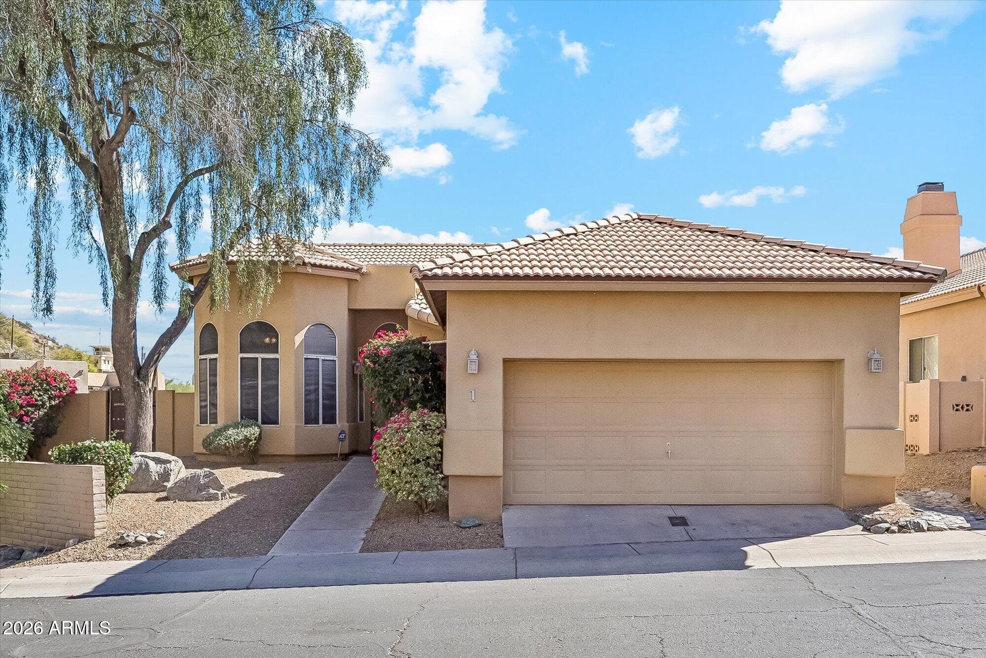 1 W Cochise Dr — photo 1