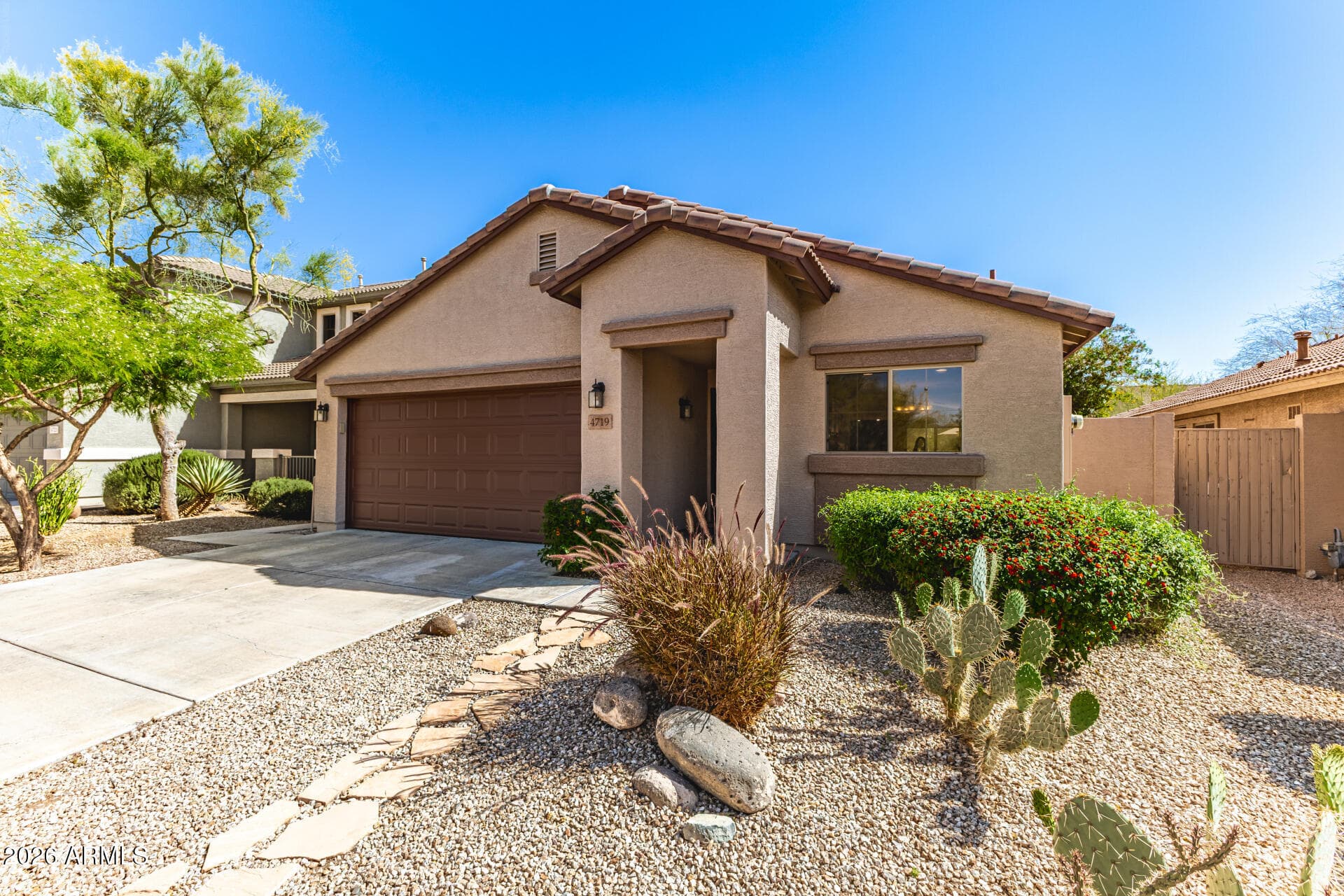 4719 E Amber Sun Dr — photo 2