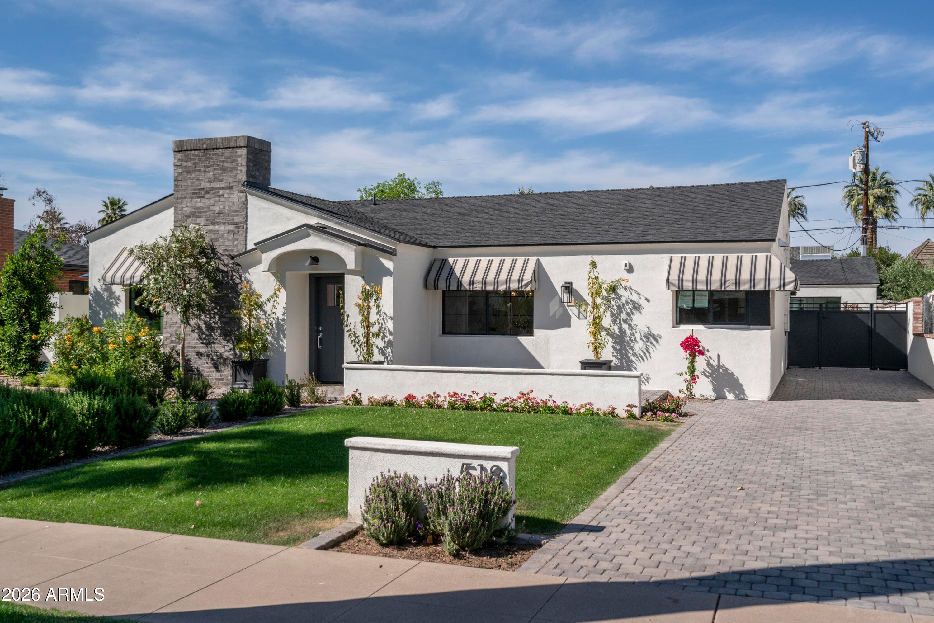 518 W Holly St — photo 2