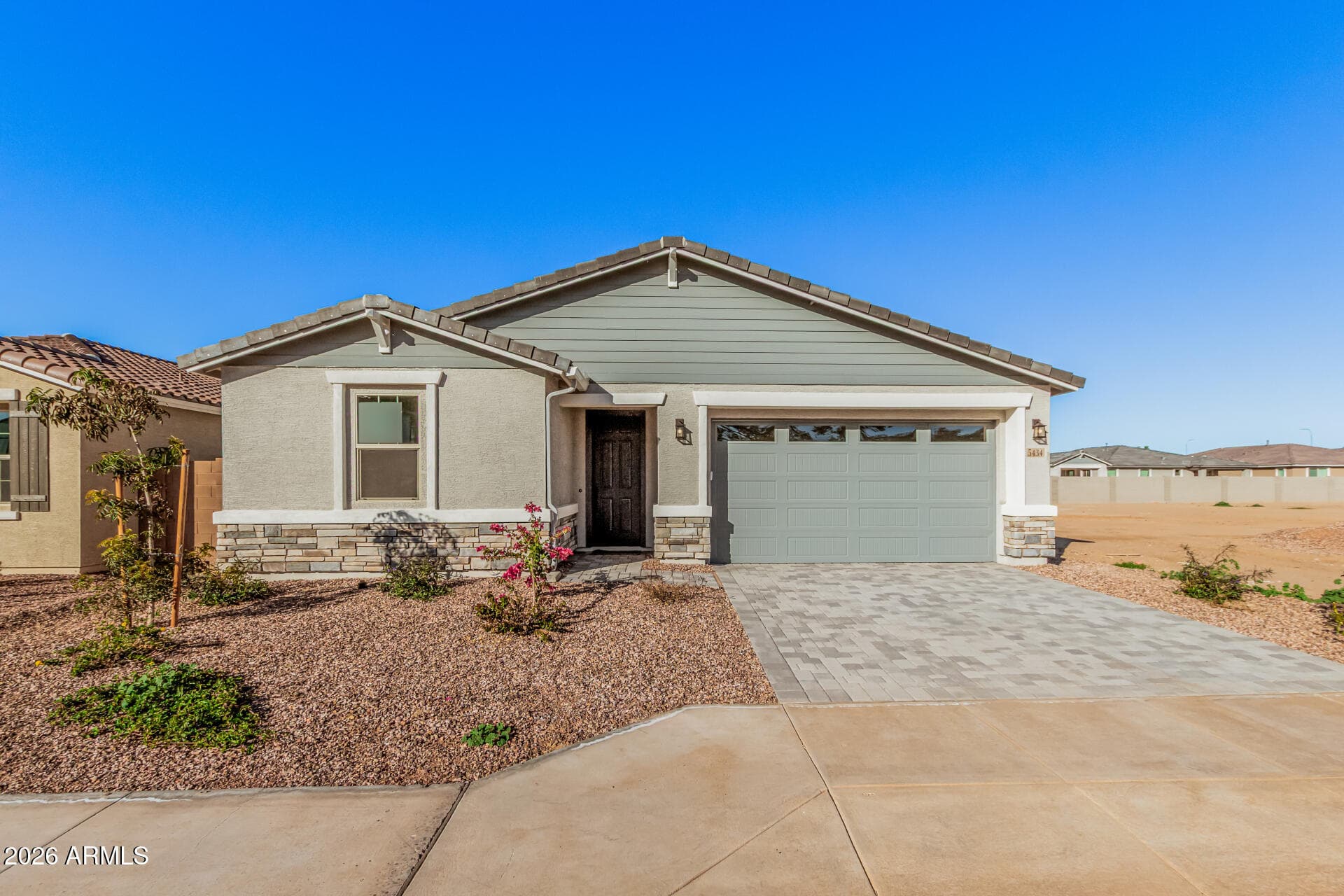 5434 W Loma Ln — photo 1