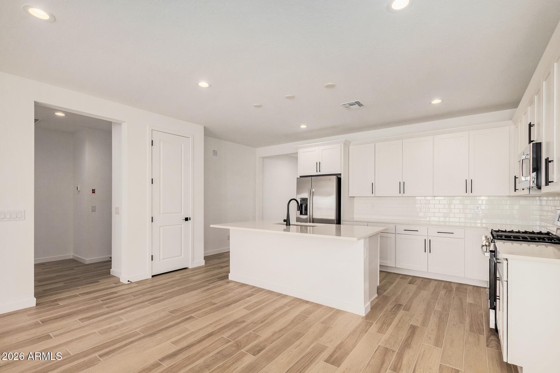5434 W Loma Ln — photo 2