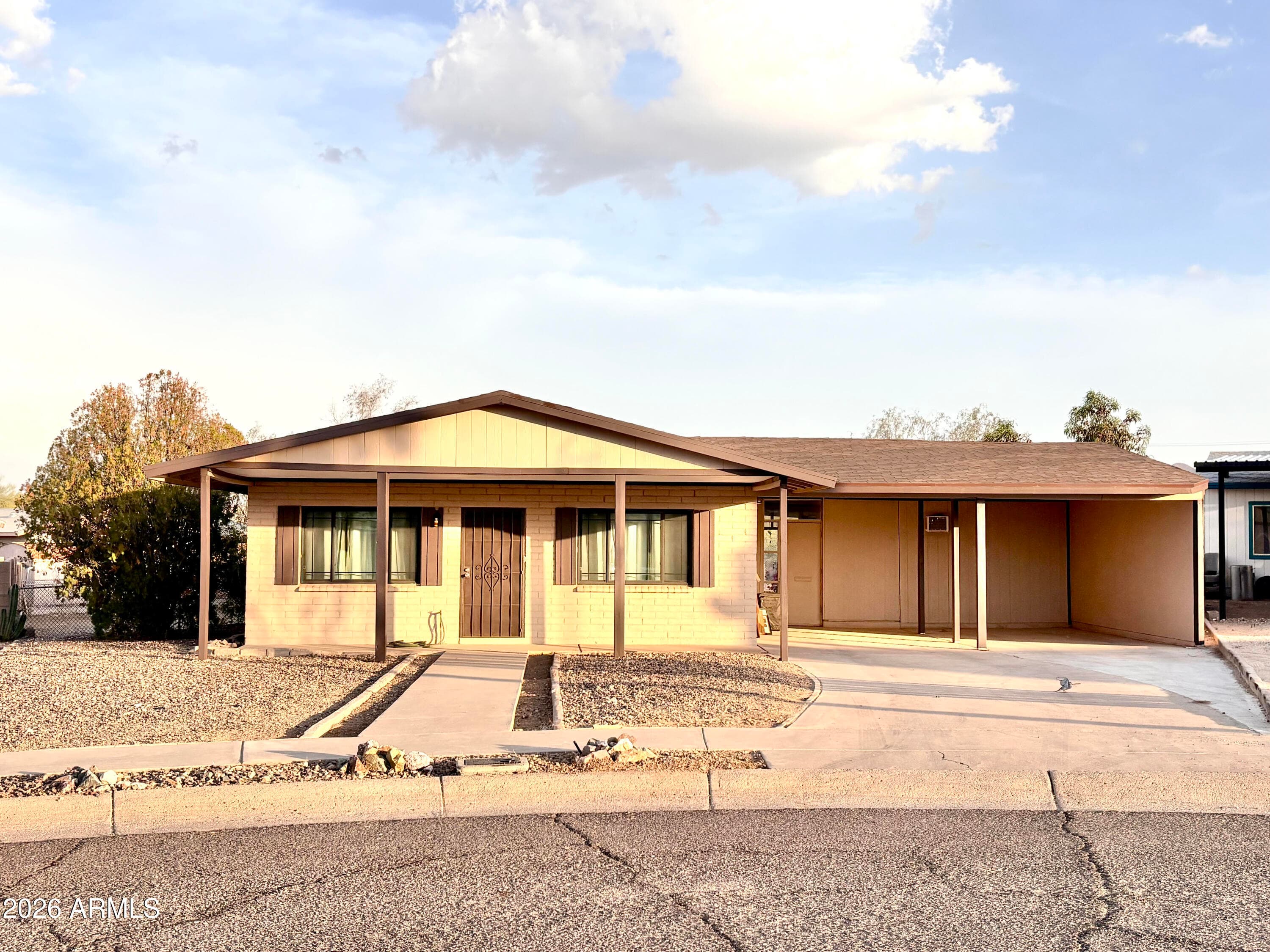 1210 N Ash Pl — photo 1