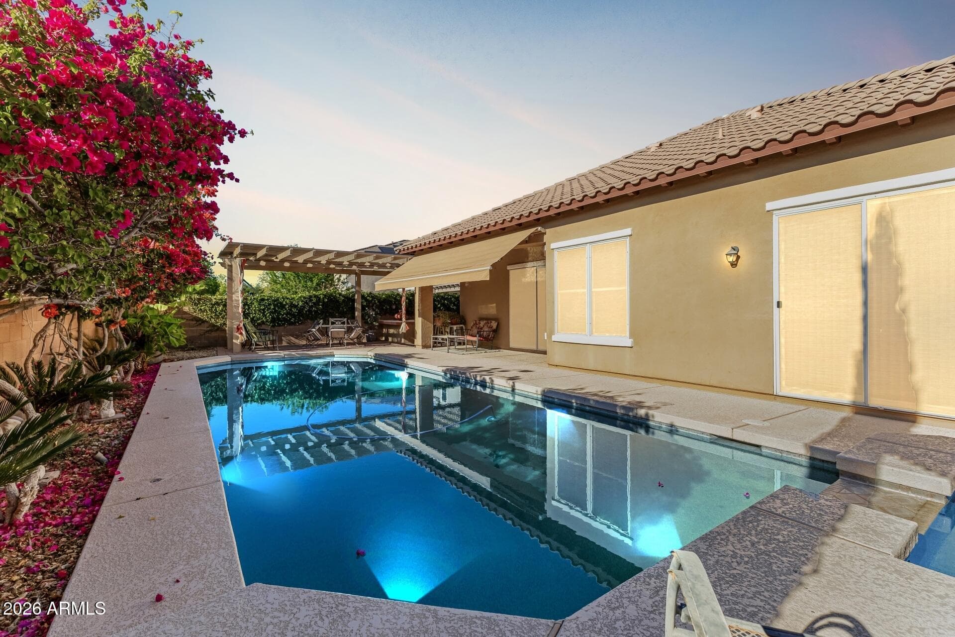 18465 W Sunnyslope Ln — photo 37