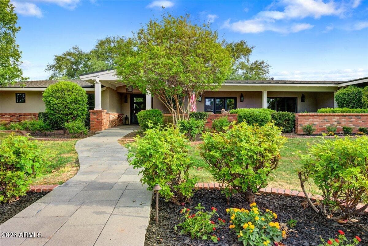 150 E Wagon Wheel Dr — photo 1