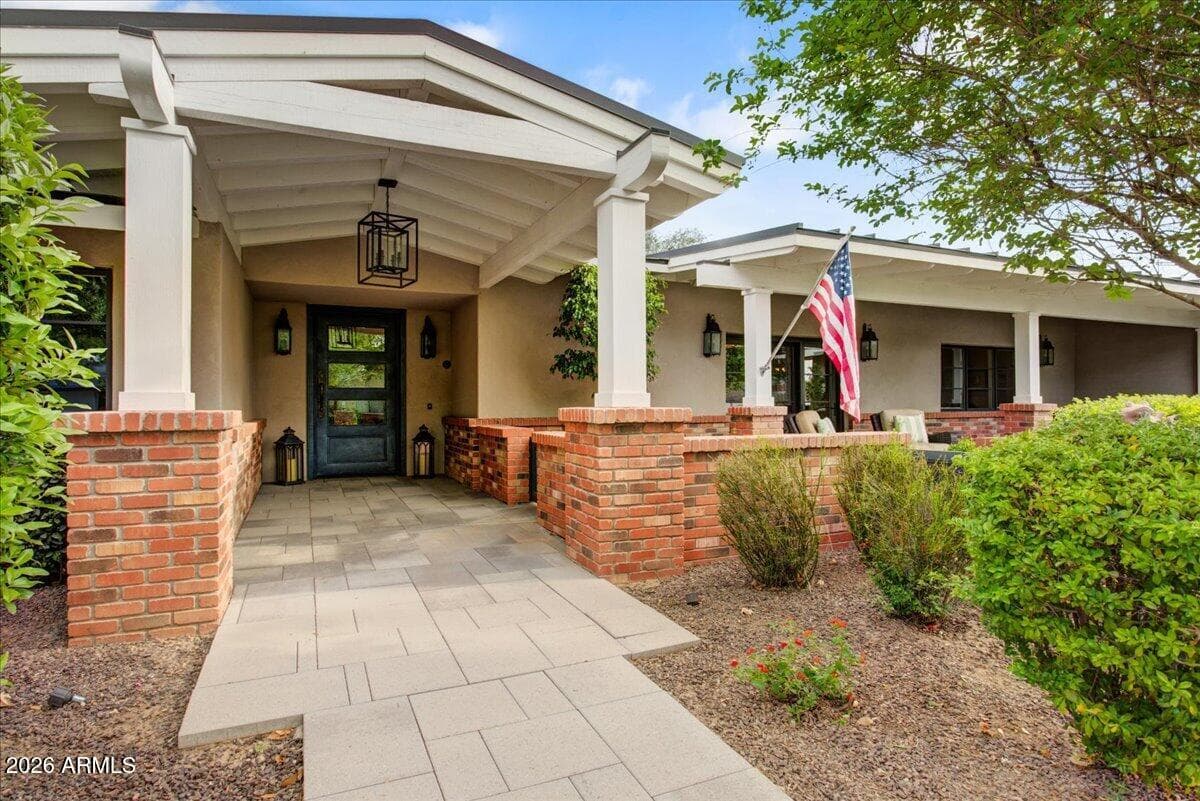 150 E Wagon Wheel Dr — photo 2