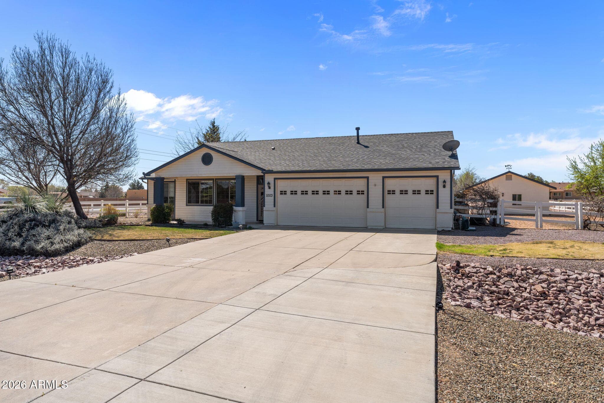 1003 Heather Ln — photo 1