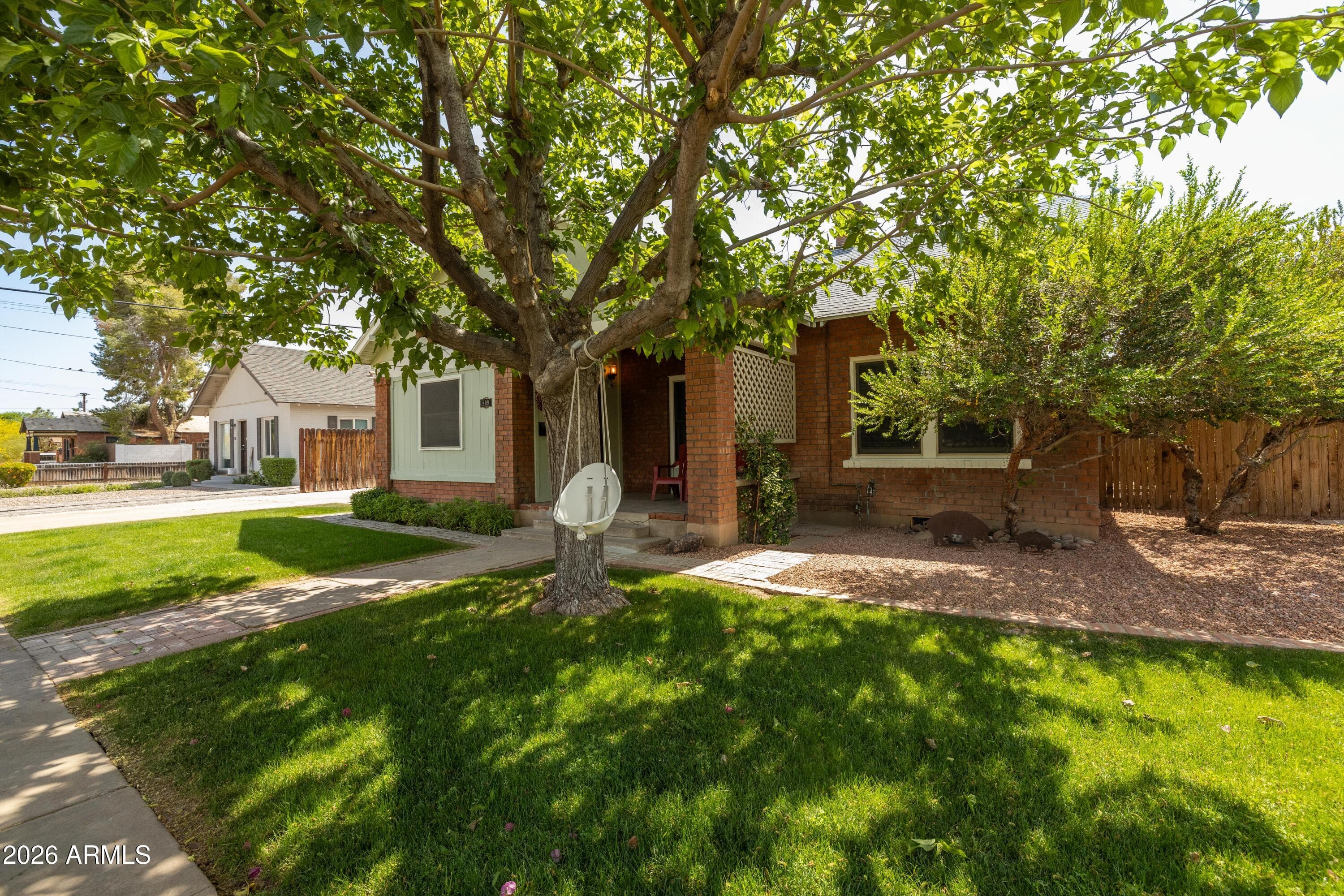 809 E Sheridan St — photo 2