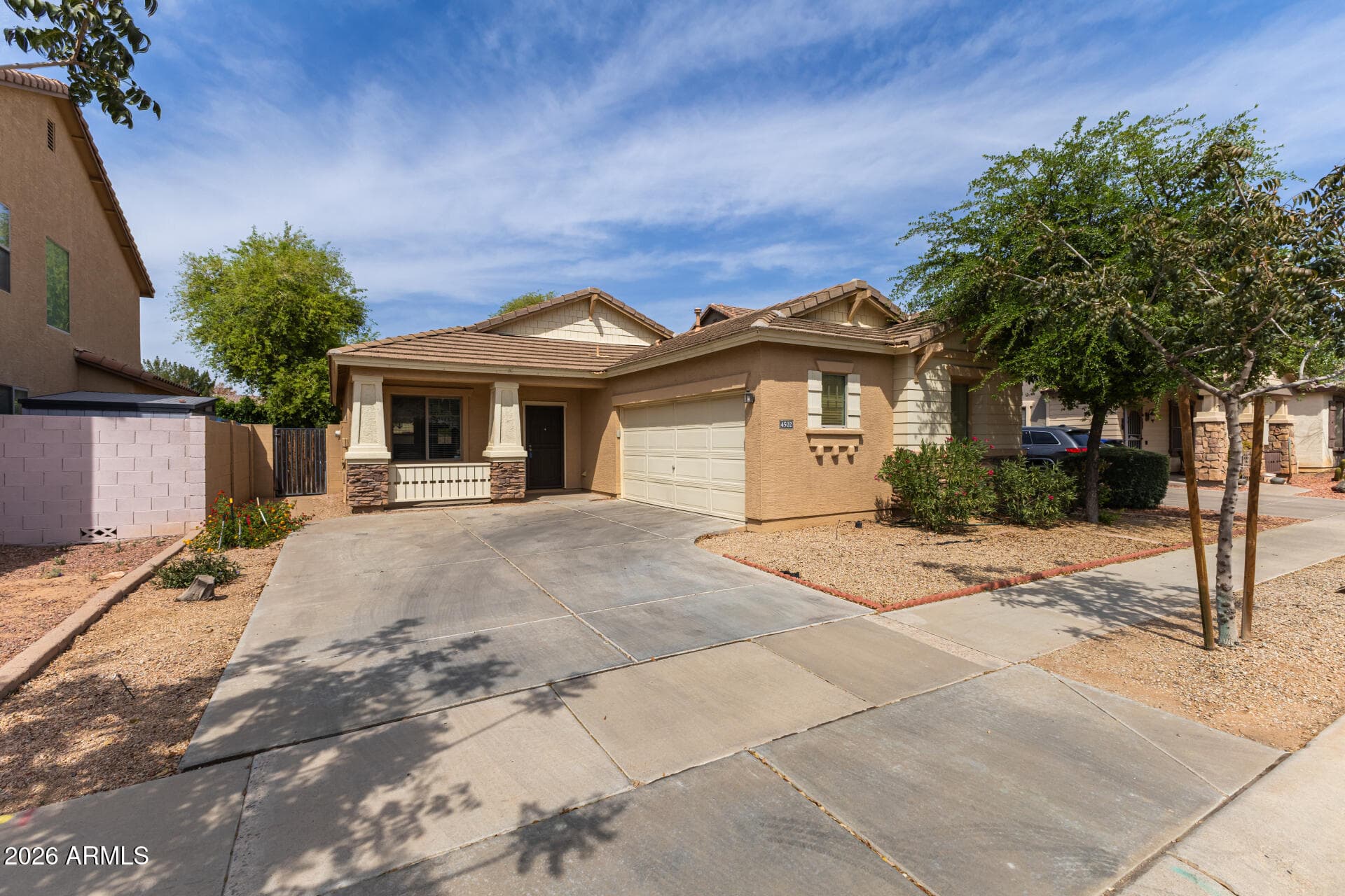 4502 E Oxford Ln — photo 1