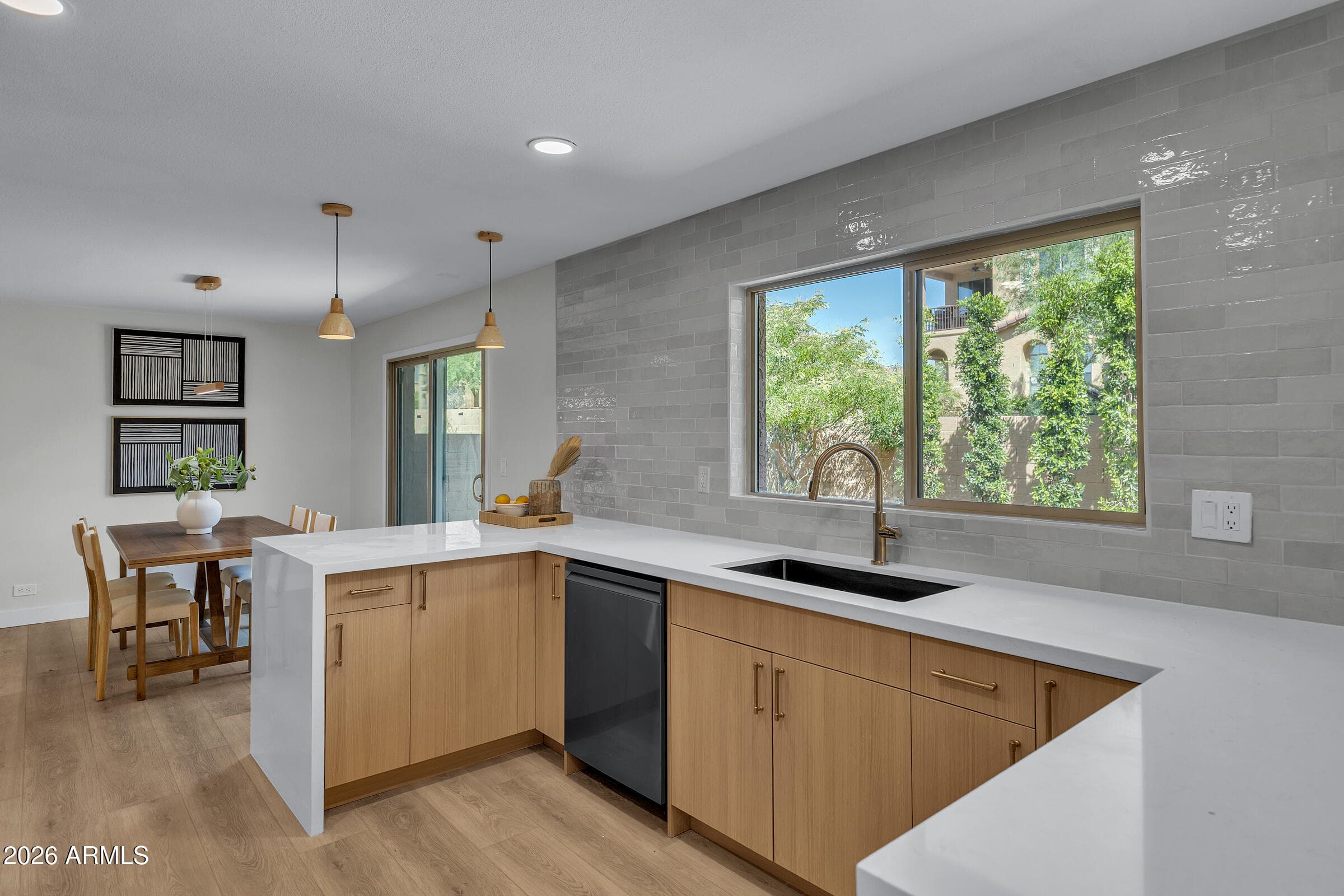 1010 E Lois Ln — photo 1