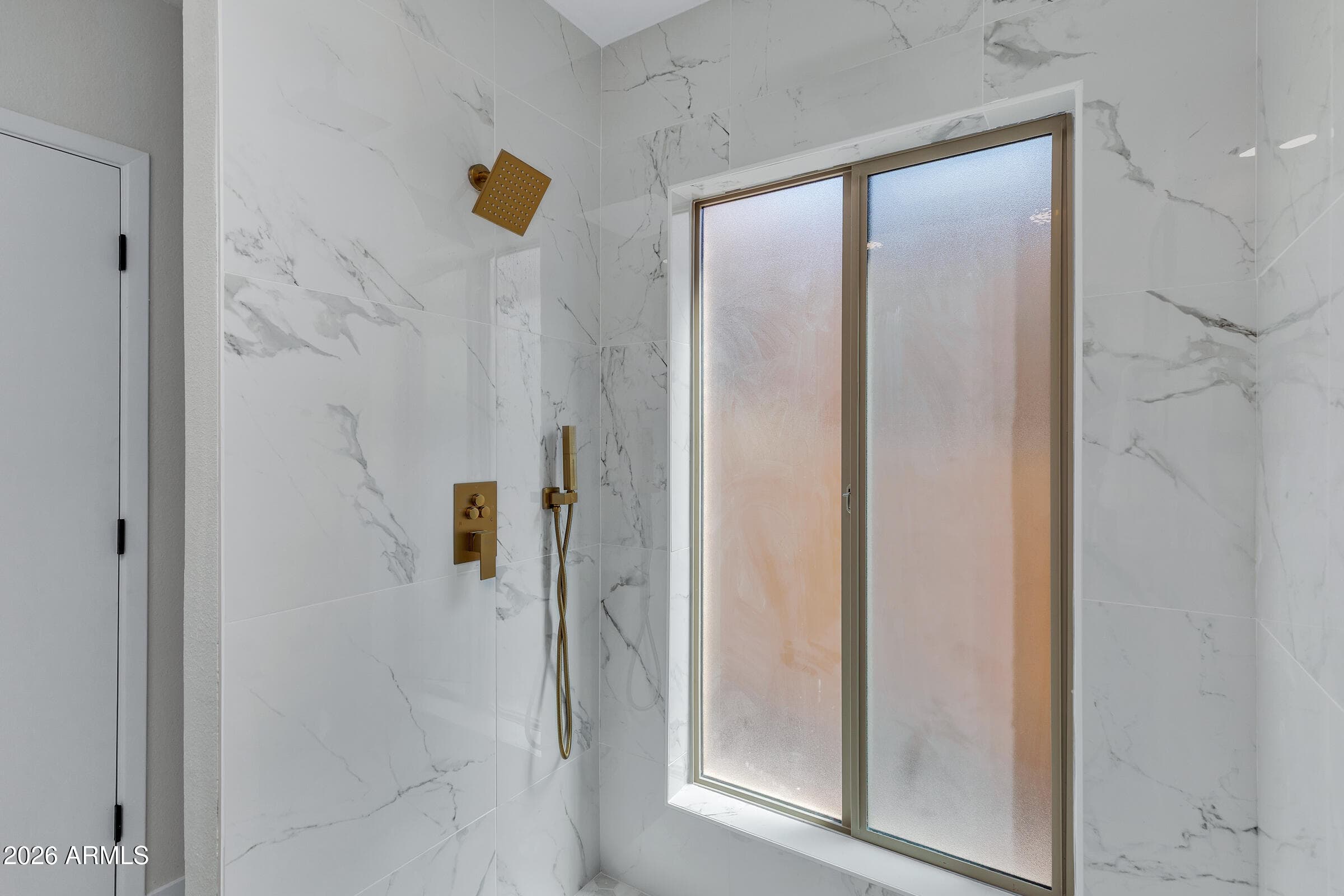 1010 E Lois Ln — photo 2