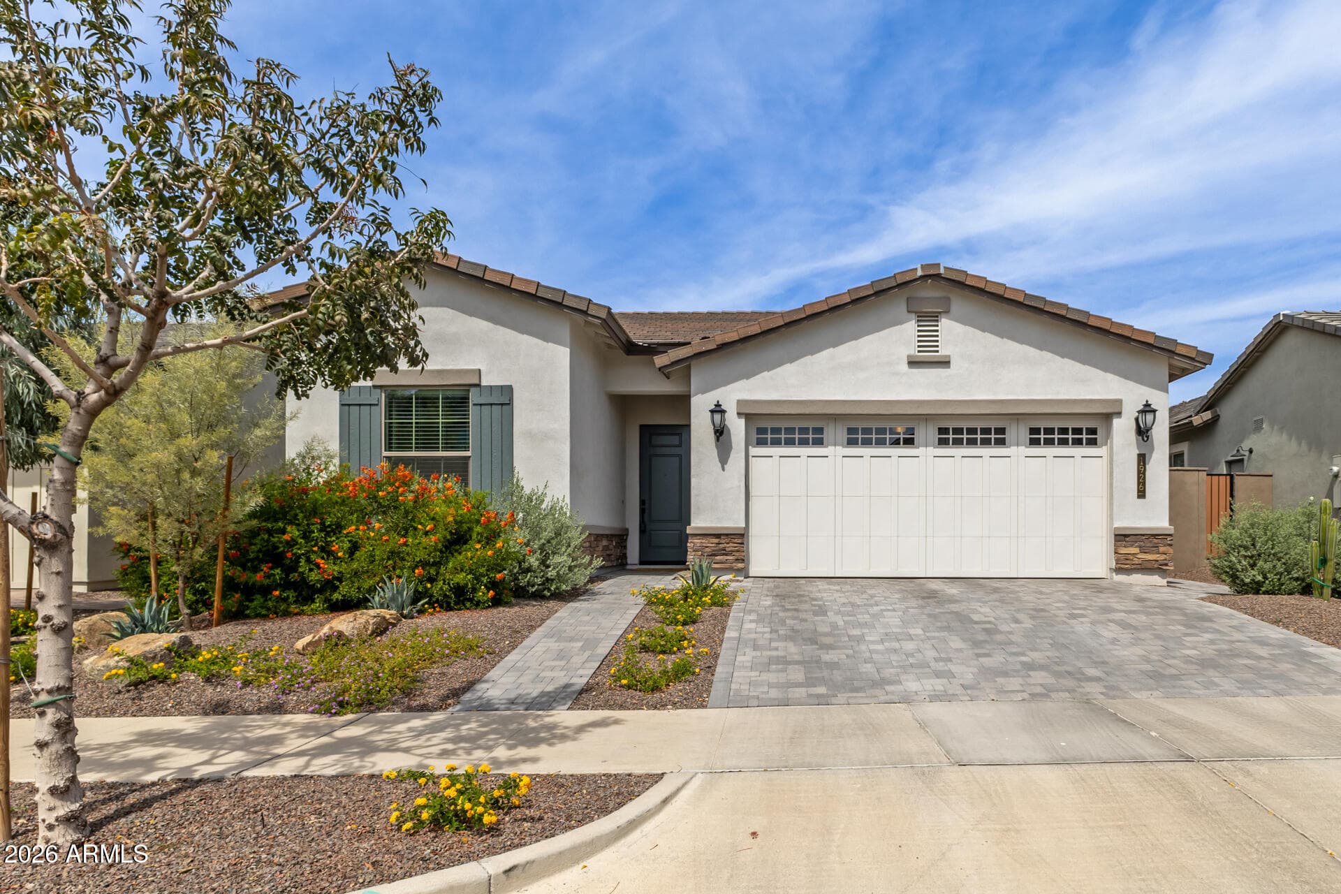 1926 W Holden Dr — photo 1