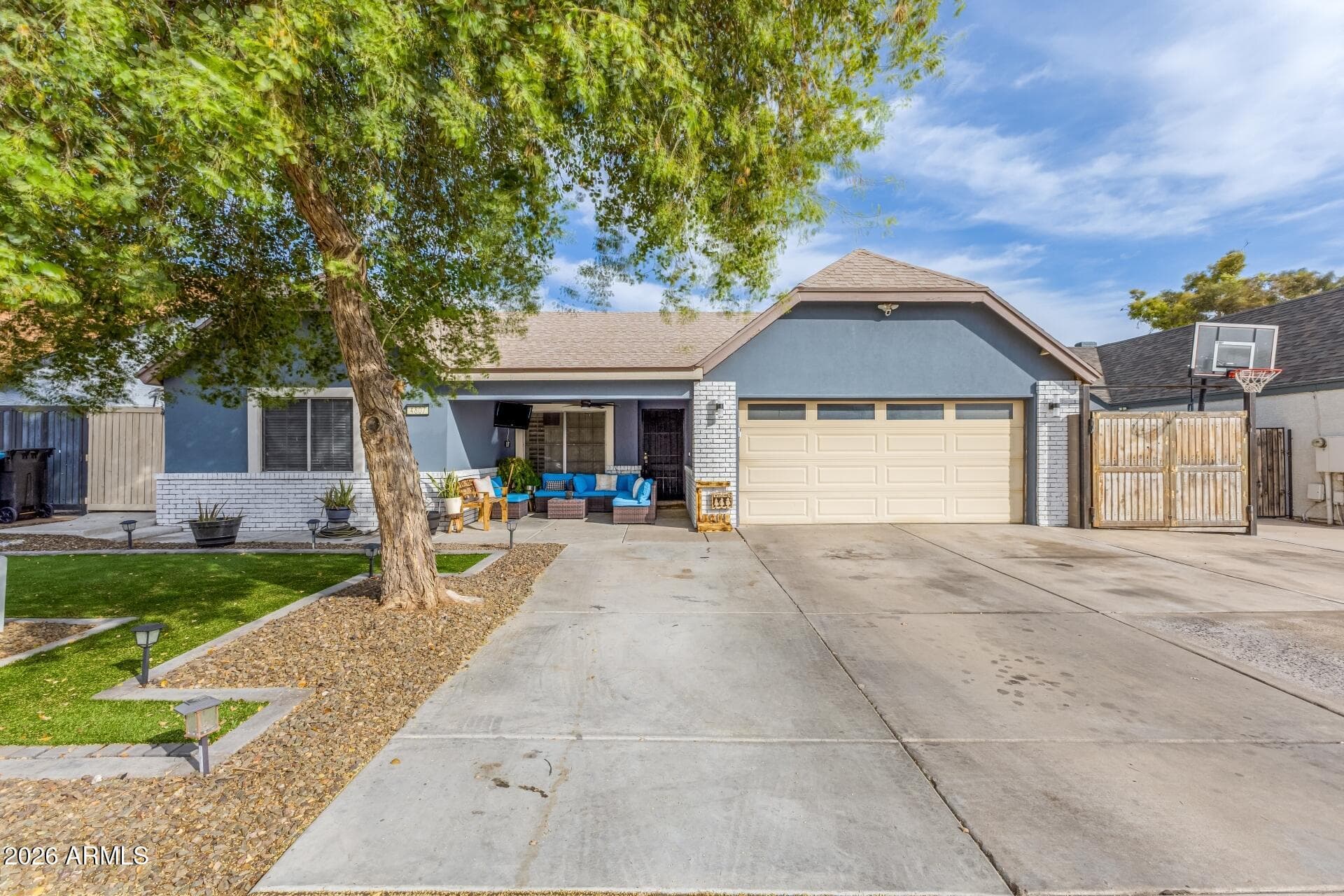 4807 W Julie Dr — photo 1