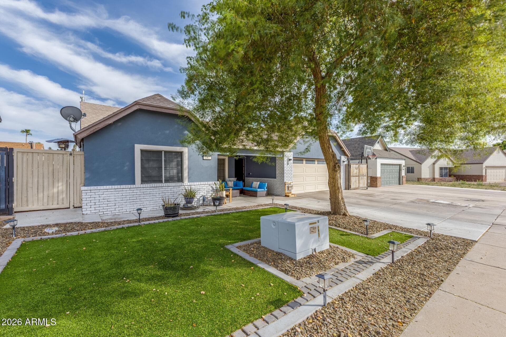 4807 W Julie Dr — photo 2