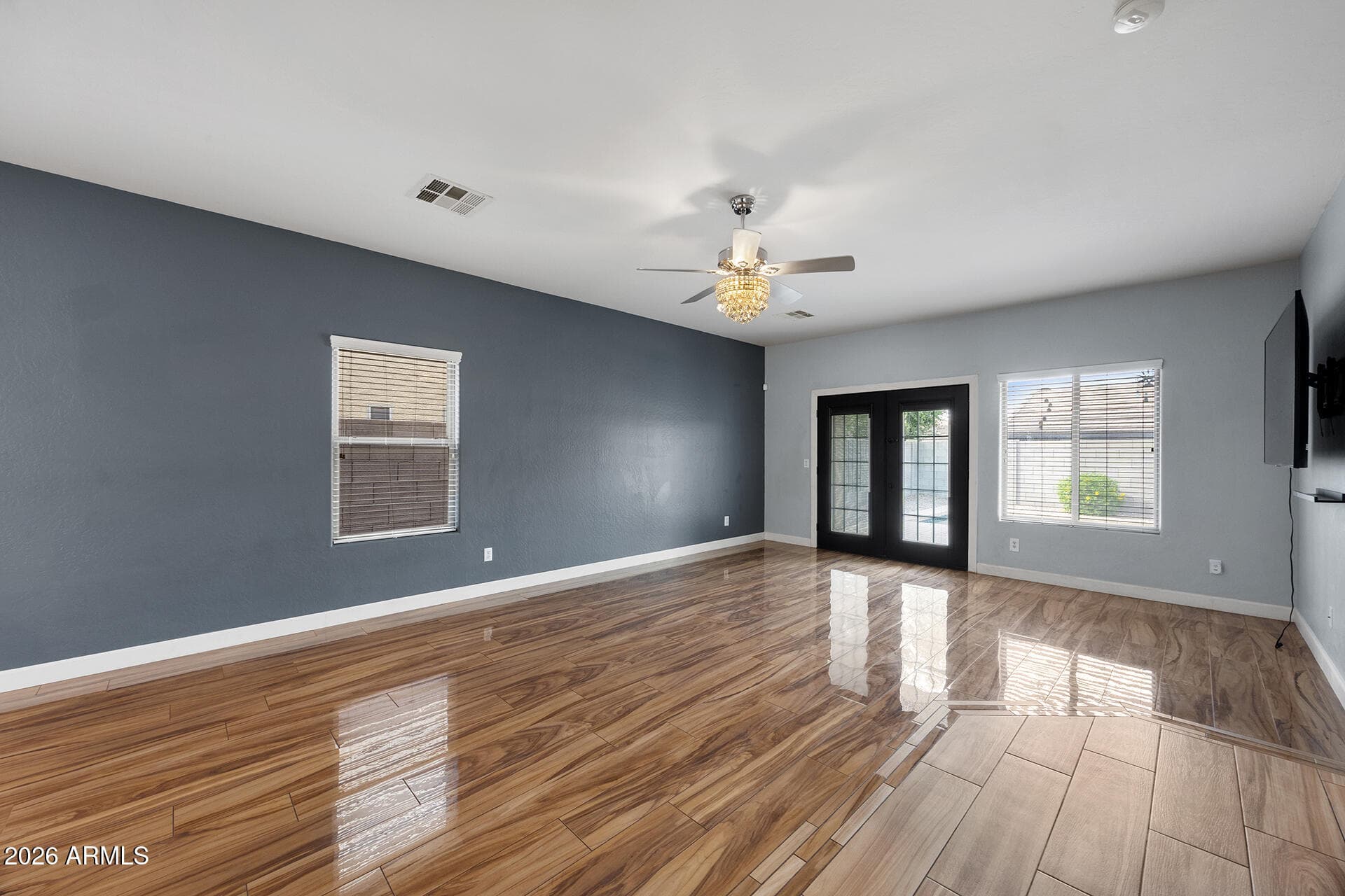 608 W Gary Way — photo 2