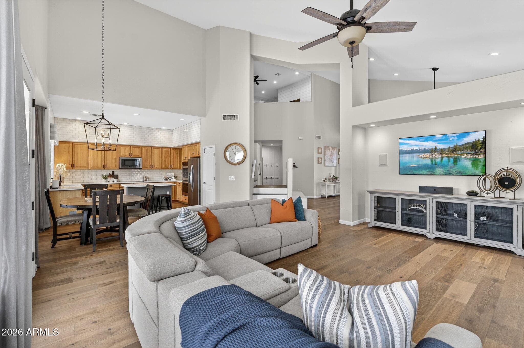 781 E Capricorn Way — photo 1