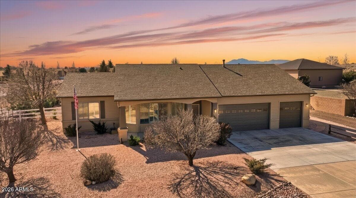 1093 W Heather Ln — photo 2