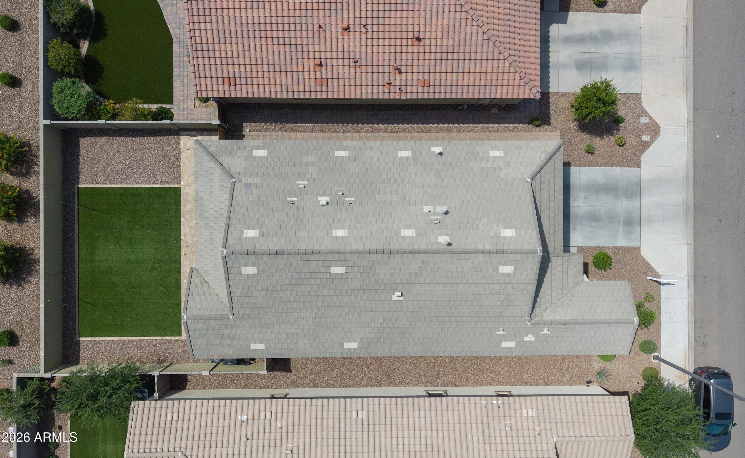 657 E Buckingham Ave — photo 34