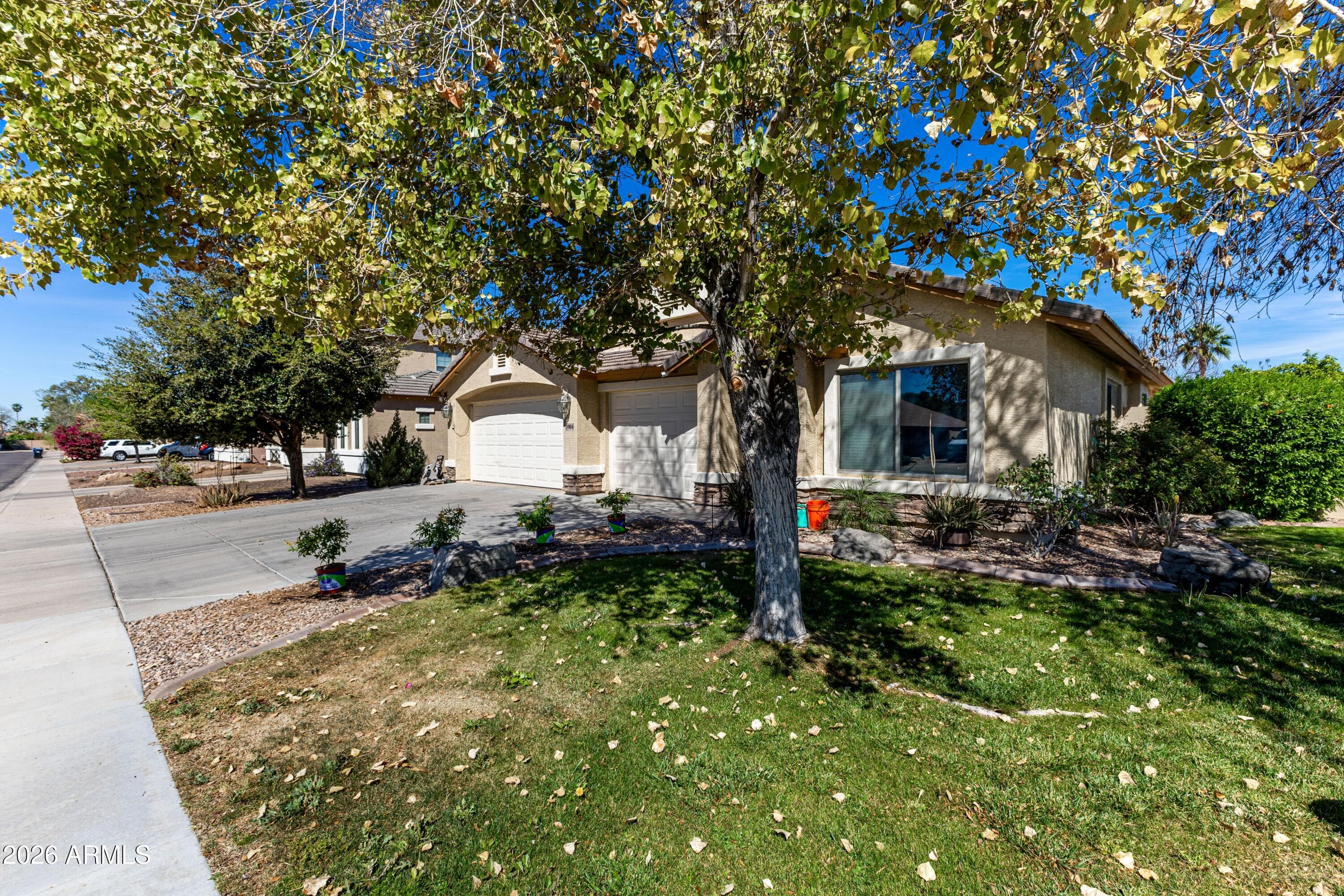 3904 W Sandra Terrace — photo 2