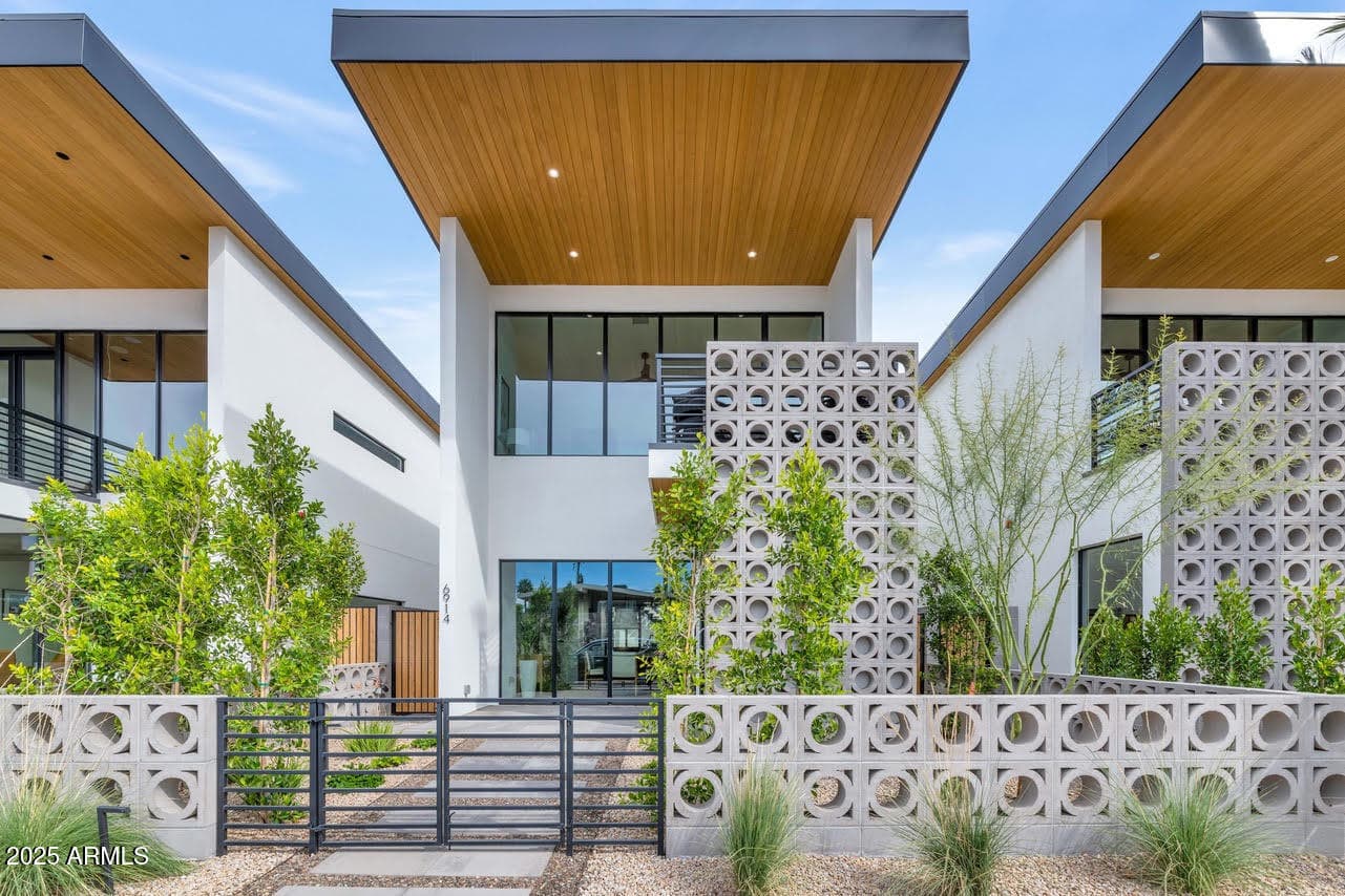 6914 E 2nd St — photo 1