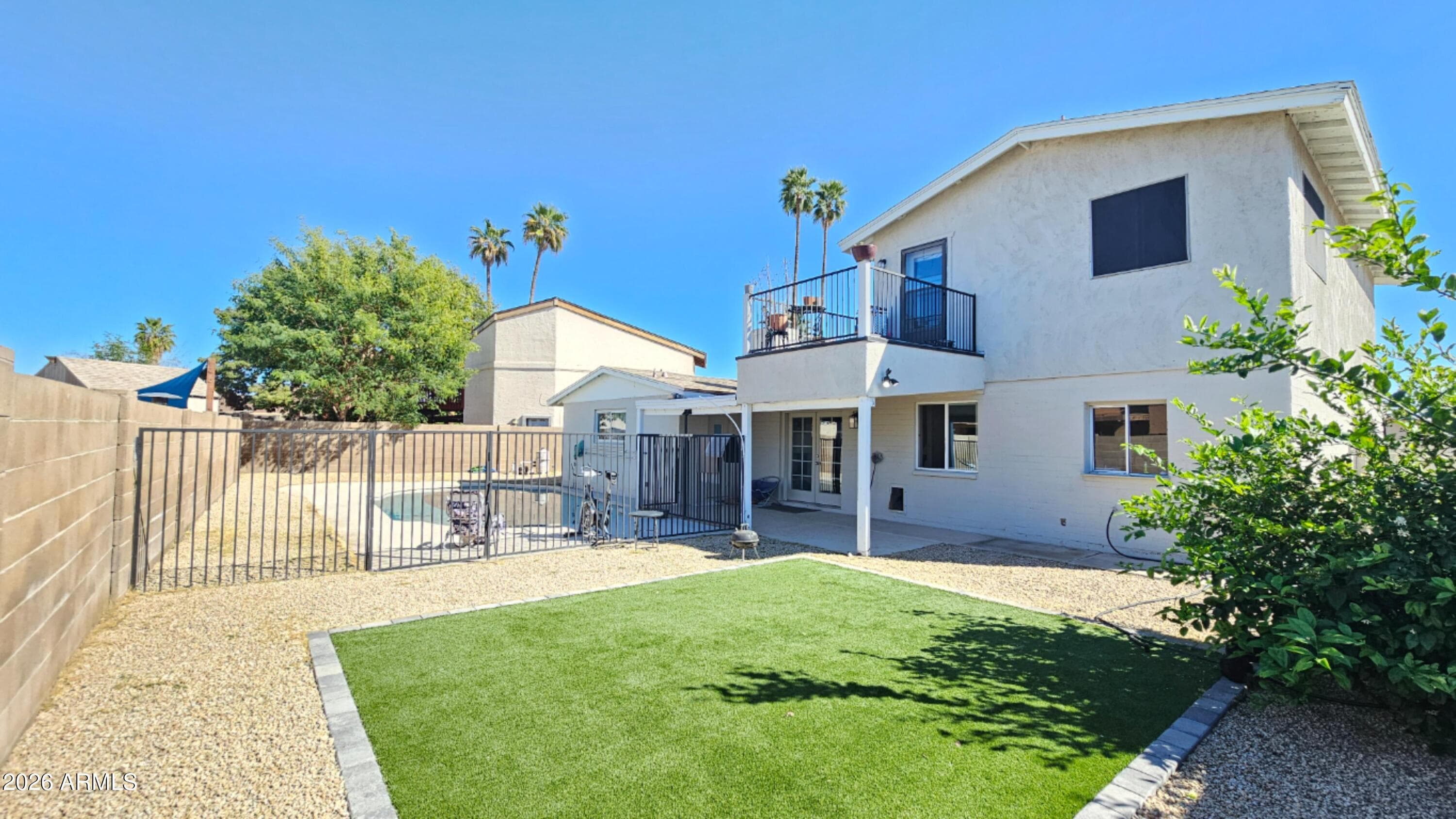 4518 W PARADISE DR - Photo 3