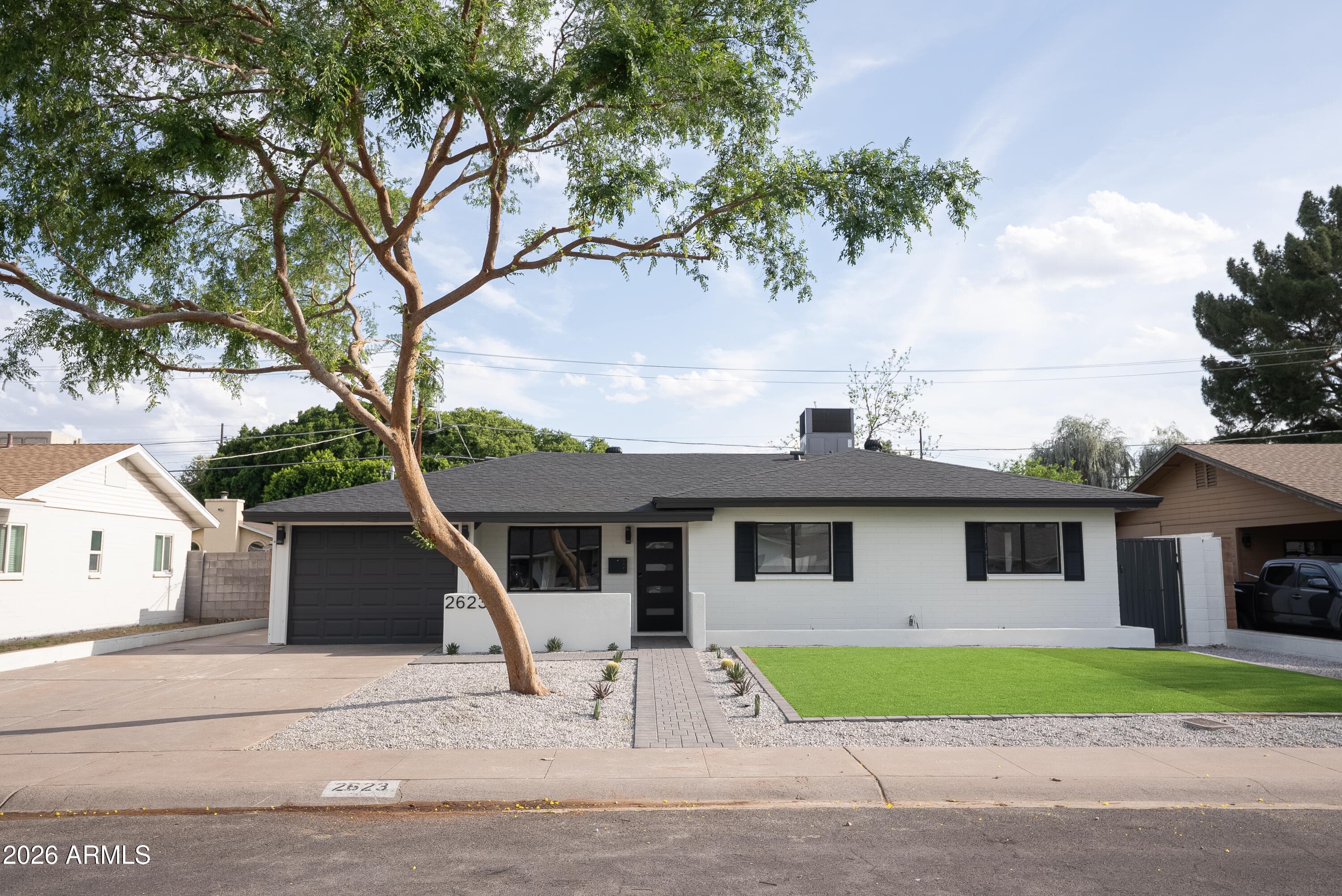 2623 E Pierson St — photo 1