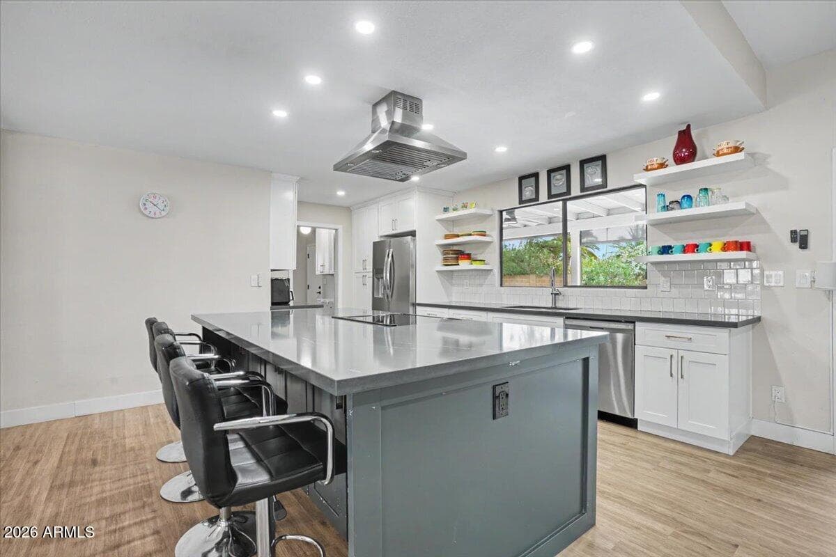 13639 N 57th Pl — photo 2