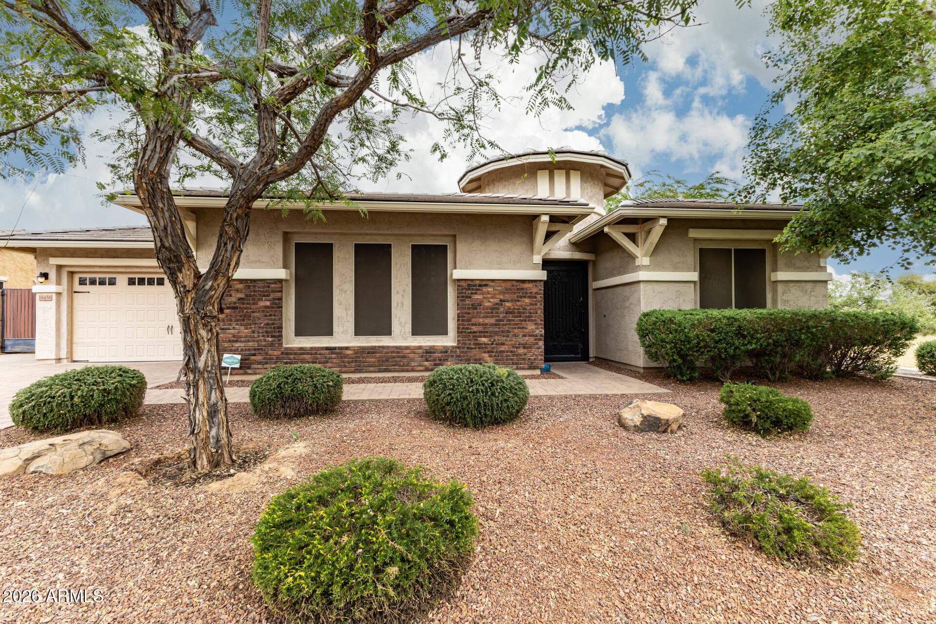 18456 W Paradise Ln — photo 1