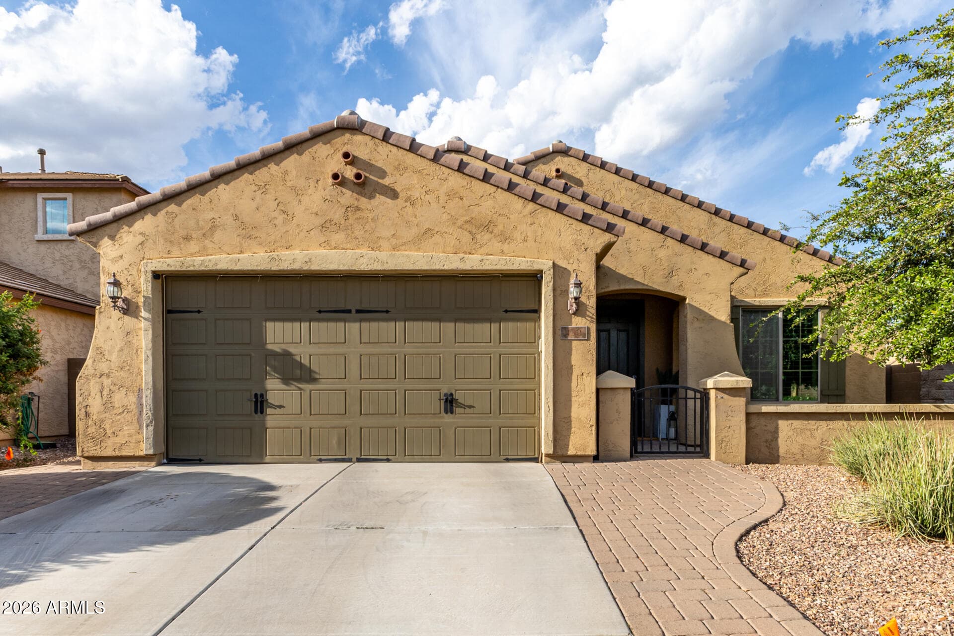 152 W Rosemary Dr — photo 2