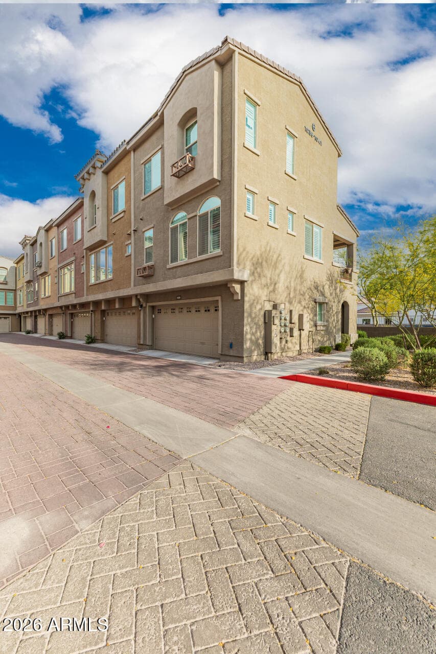 240 W JUNIPER AVE - Photo 2