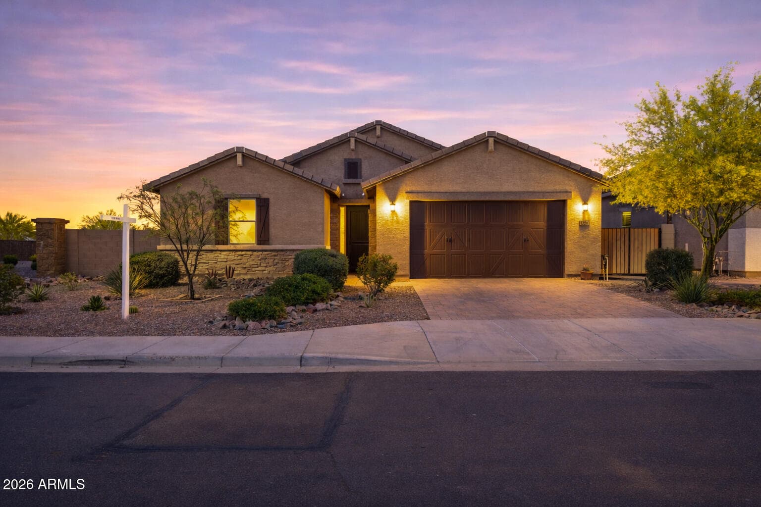 3226 E Luna Dr — photo 1