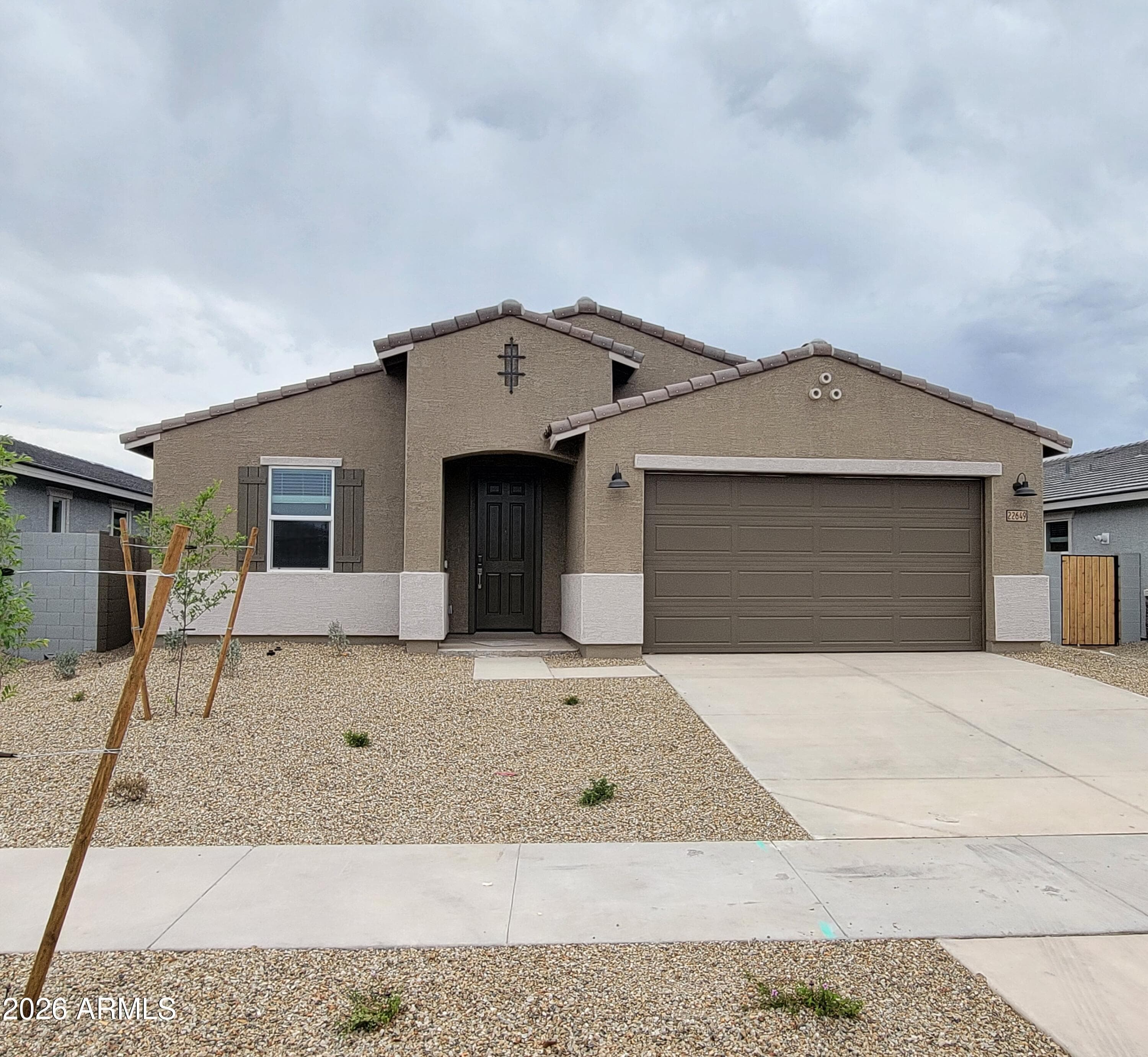 22649 W Pontiac Dr — photo 1