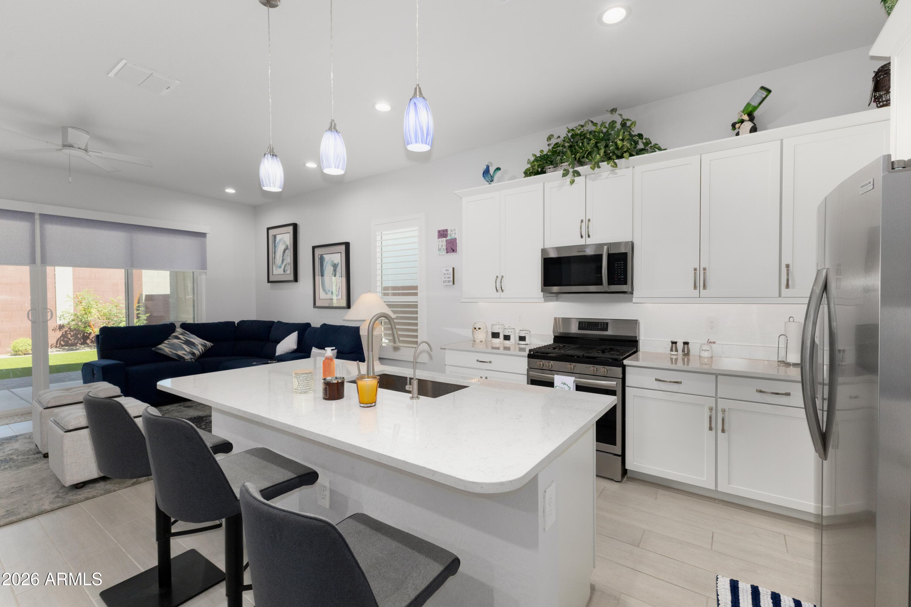 10240 W Lone Cactus Dr — photo 2