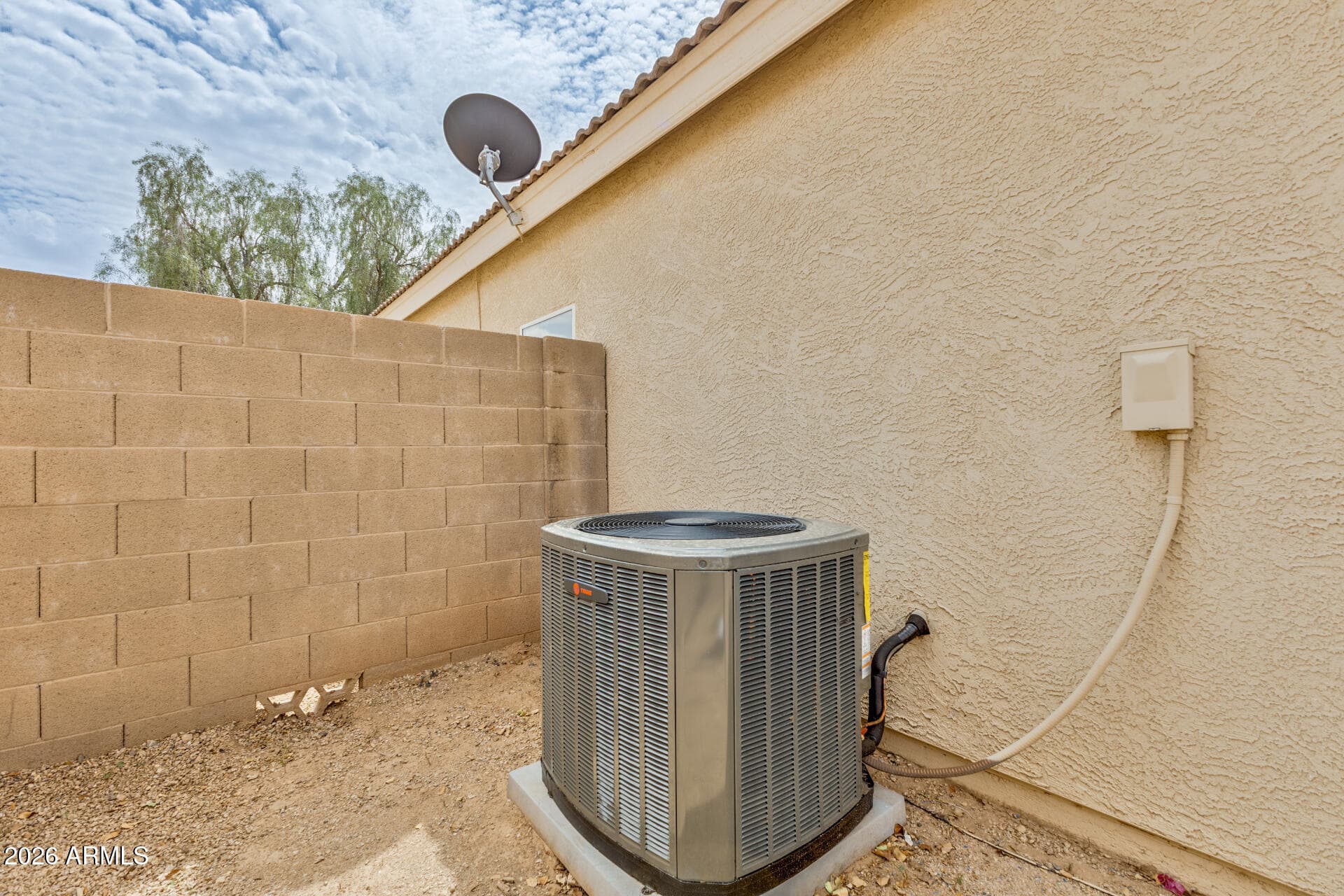 15342 W Maui Ln — photo 2