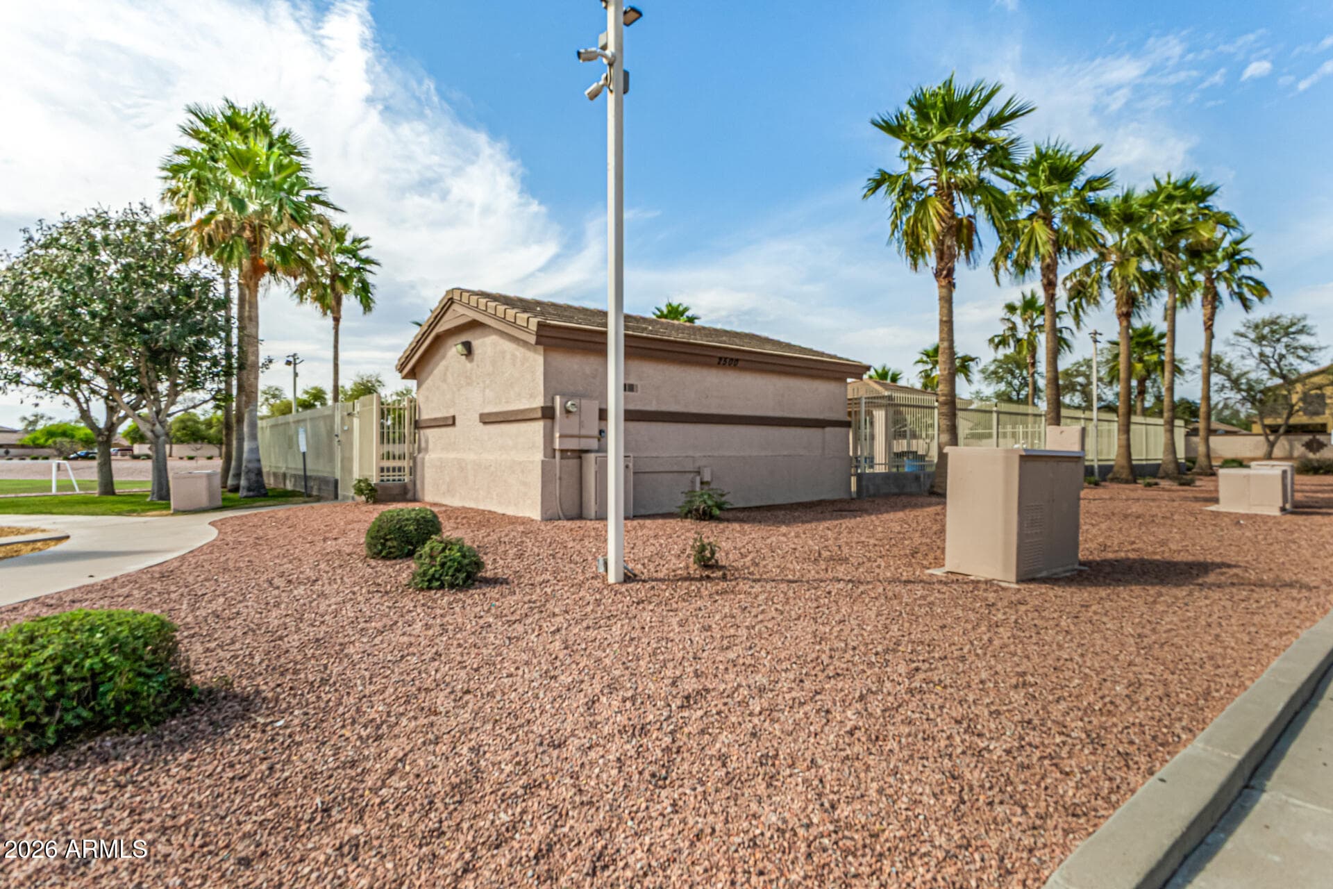 11274 W Del Rio Ln — photo 25