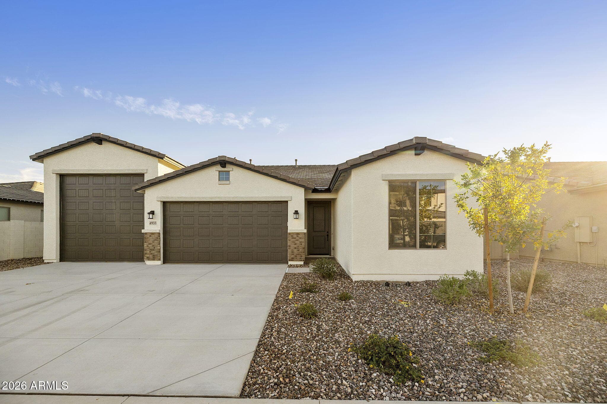 4933 W Capistrano Ave — photo 1