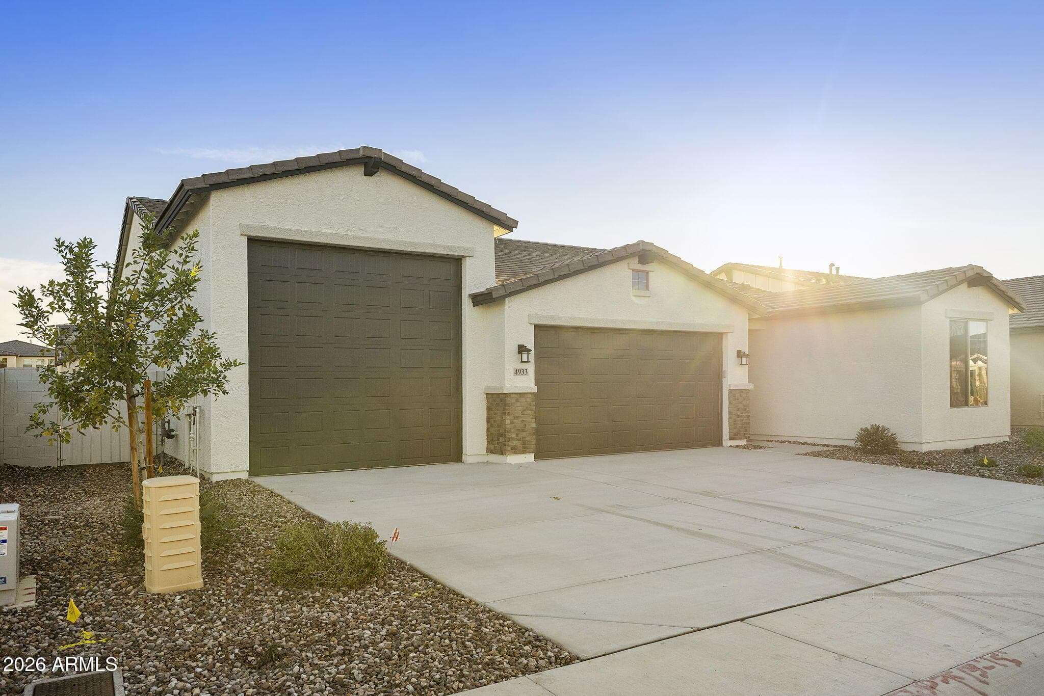 4933 W CAPISTRANO AVE - Photo 3