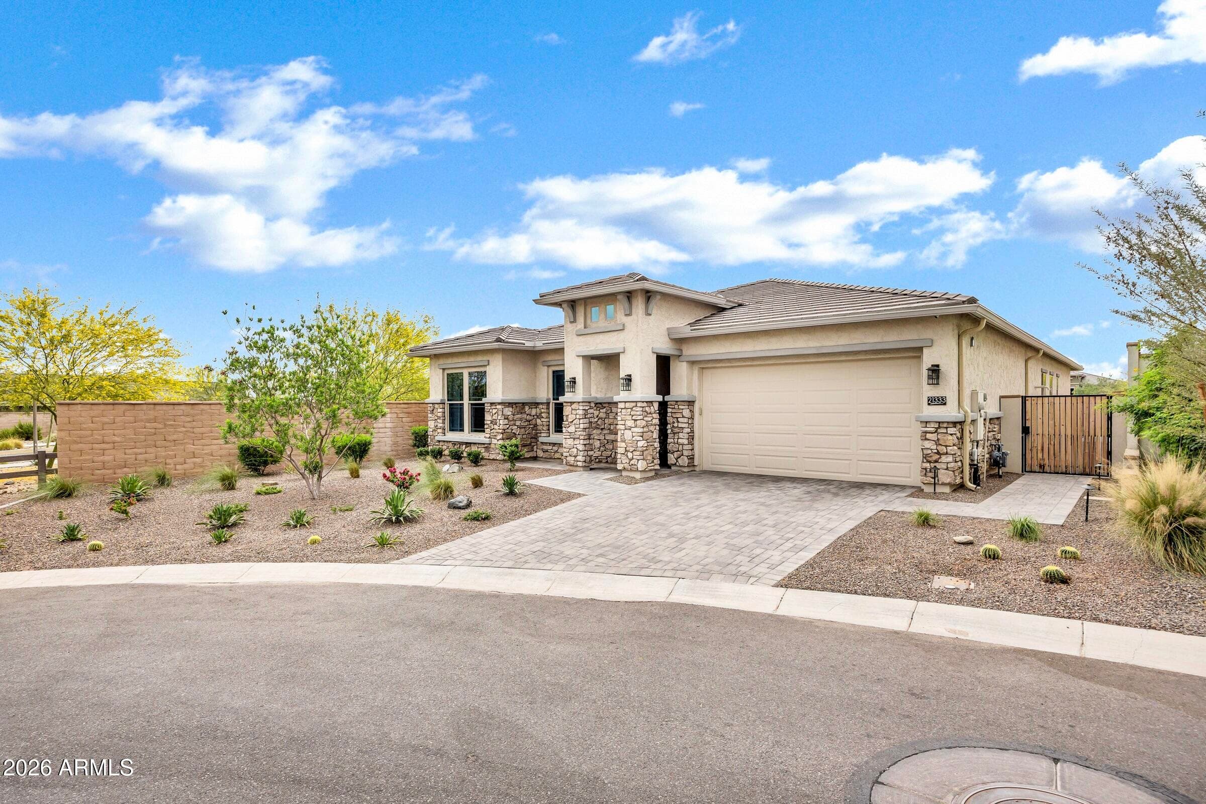 21333 W HILLCREST BLVD - Photo 3