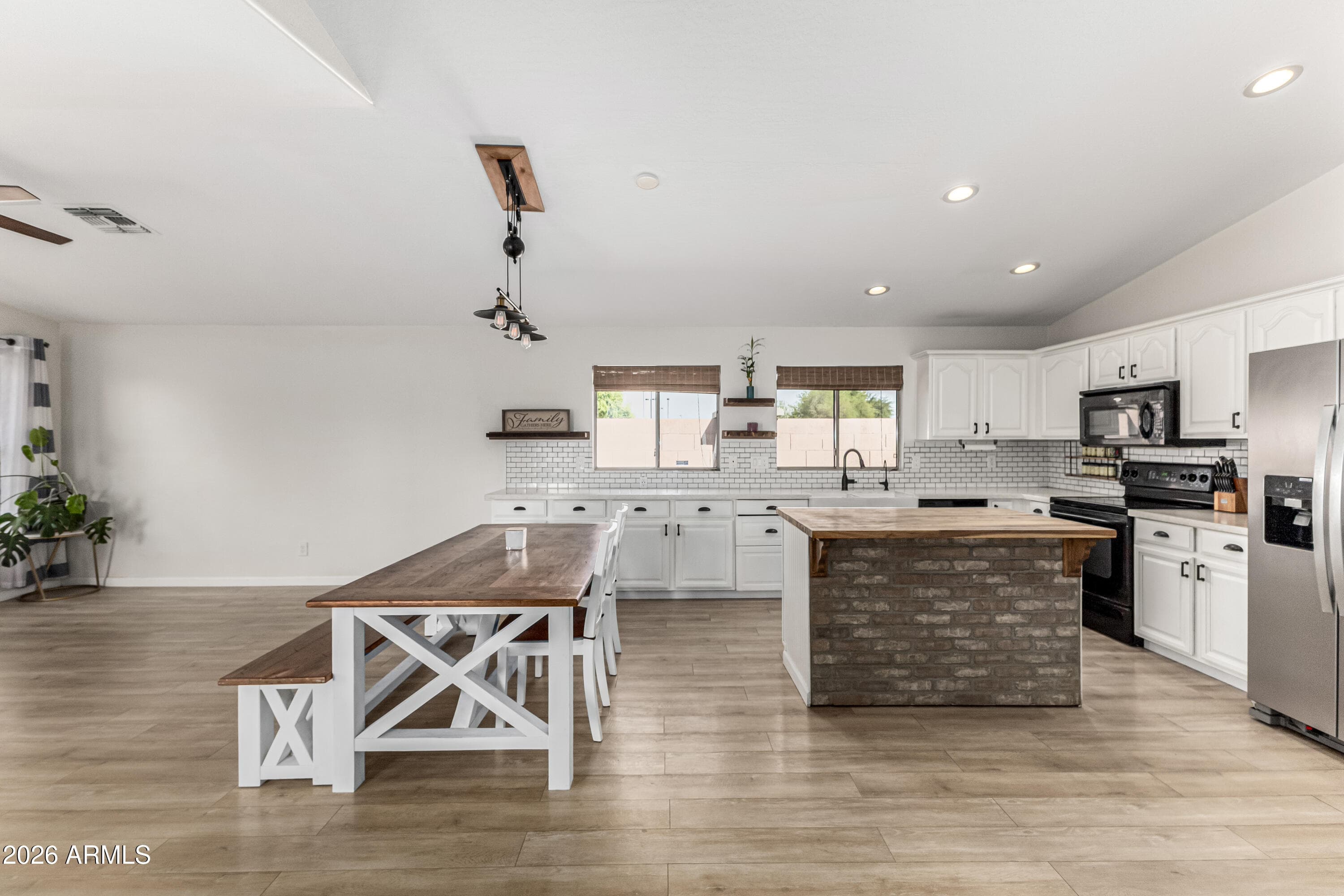 8308 W Berridge Ln — photo 2