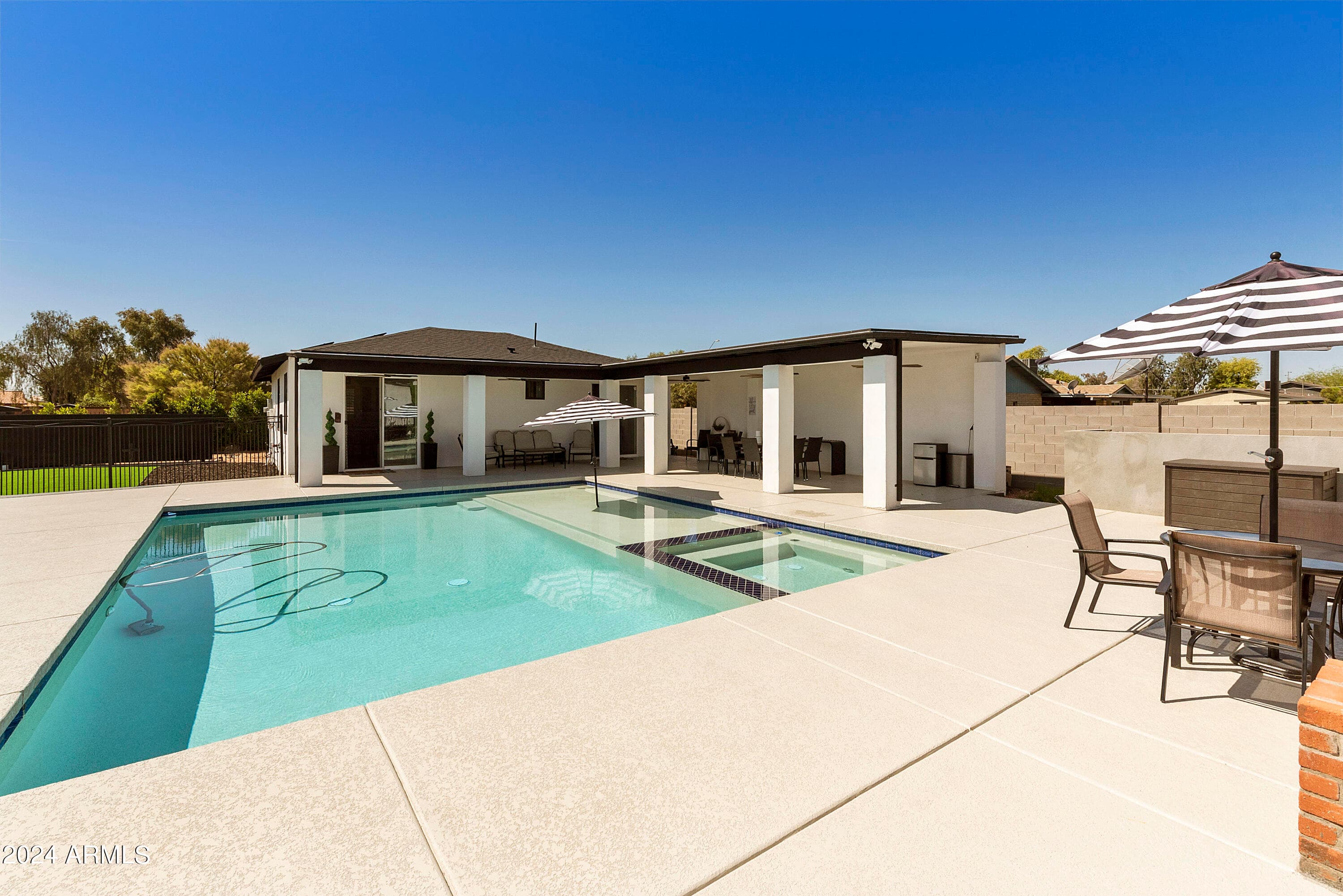 8822 W Deer Valley Rd — photo 1