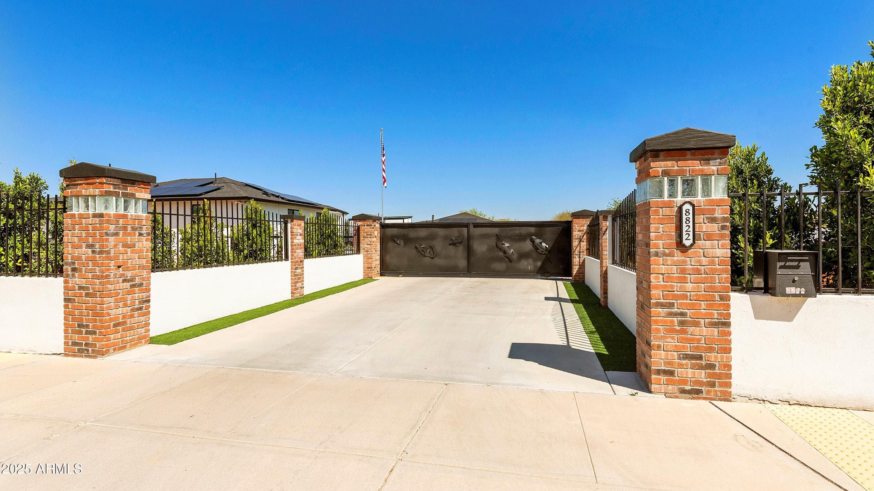 8822 W Deer Valley Rd — photo 2