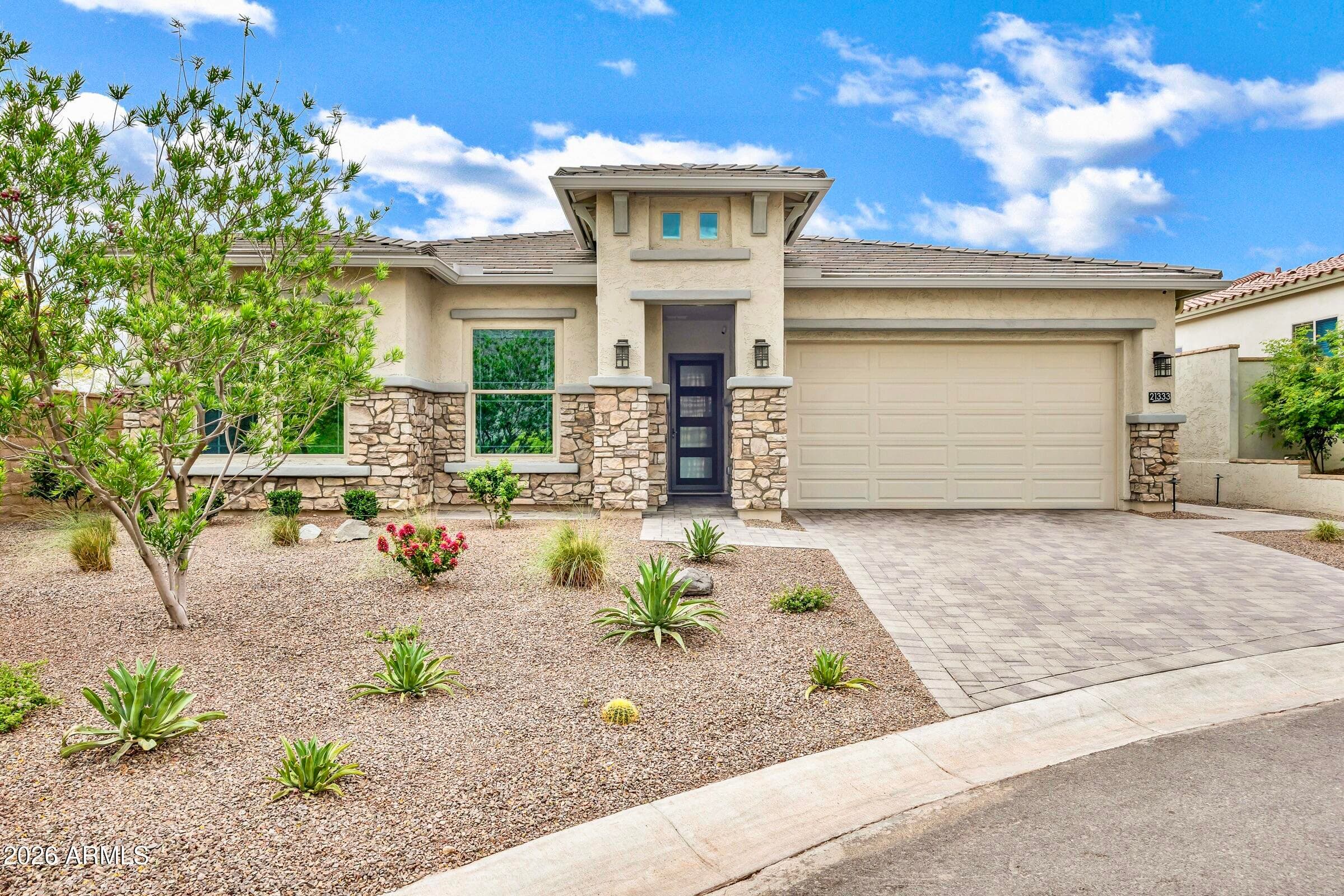 21333 W Hillcrest Blvd — photo 1