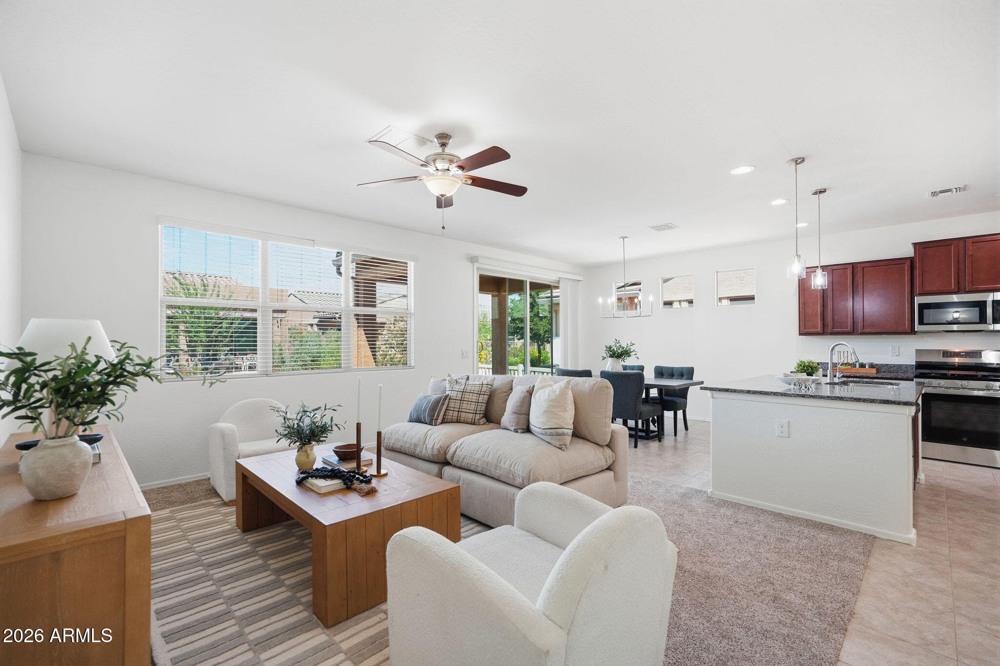 41602 W Caliente Dr — photo 1