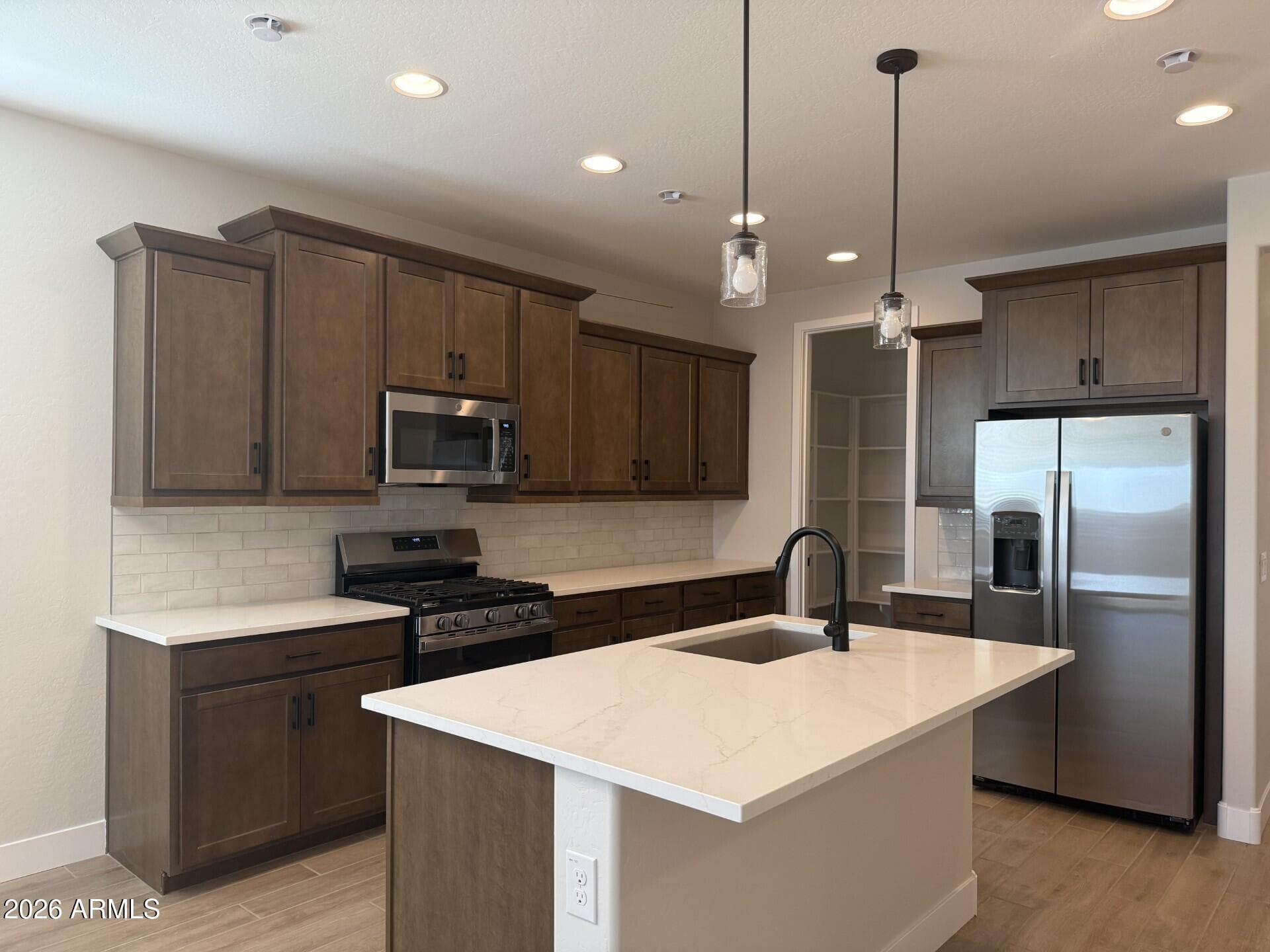 865 W Finch Dr — photo 2