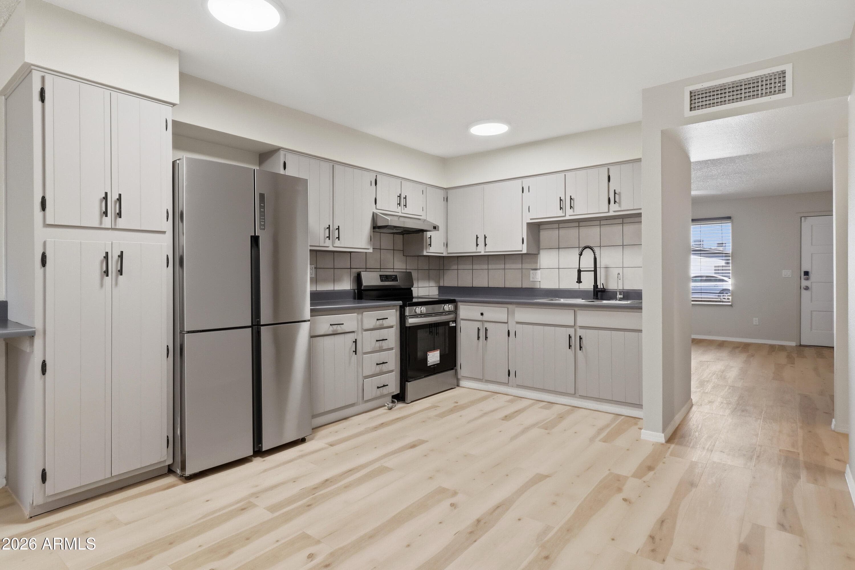 4223 W Pasadena Ave — photo 2