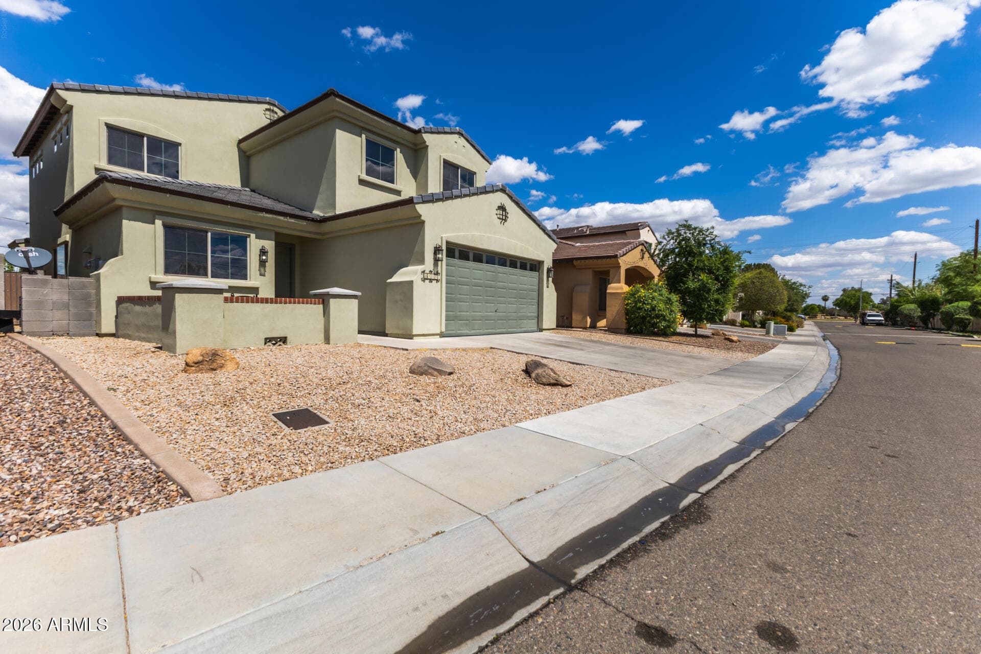 2338 W Sierra Vista Dr — photo 1