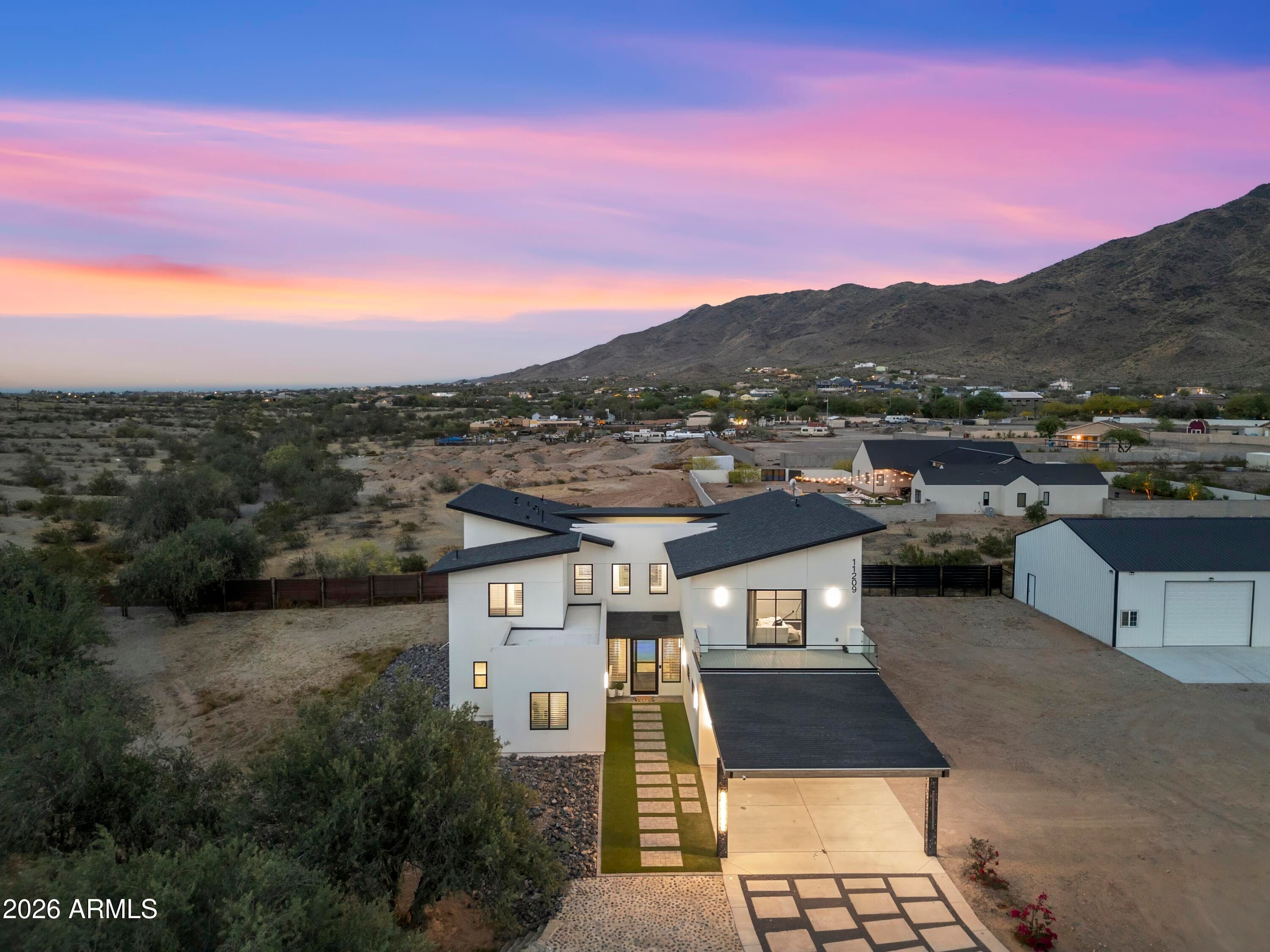 11209 S 39TH LN - Photo 1
